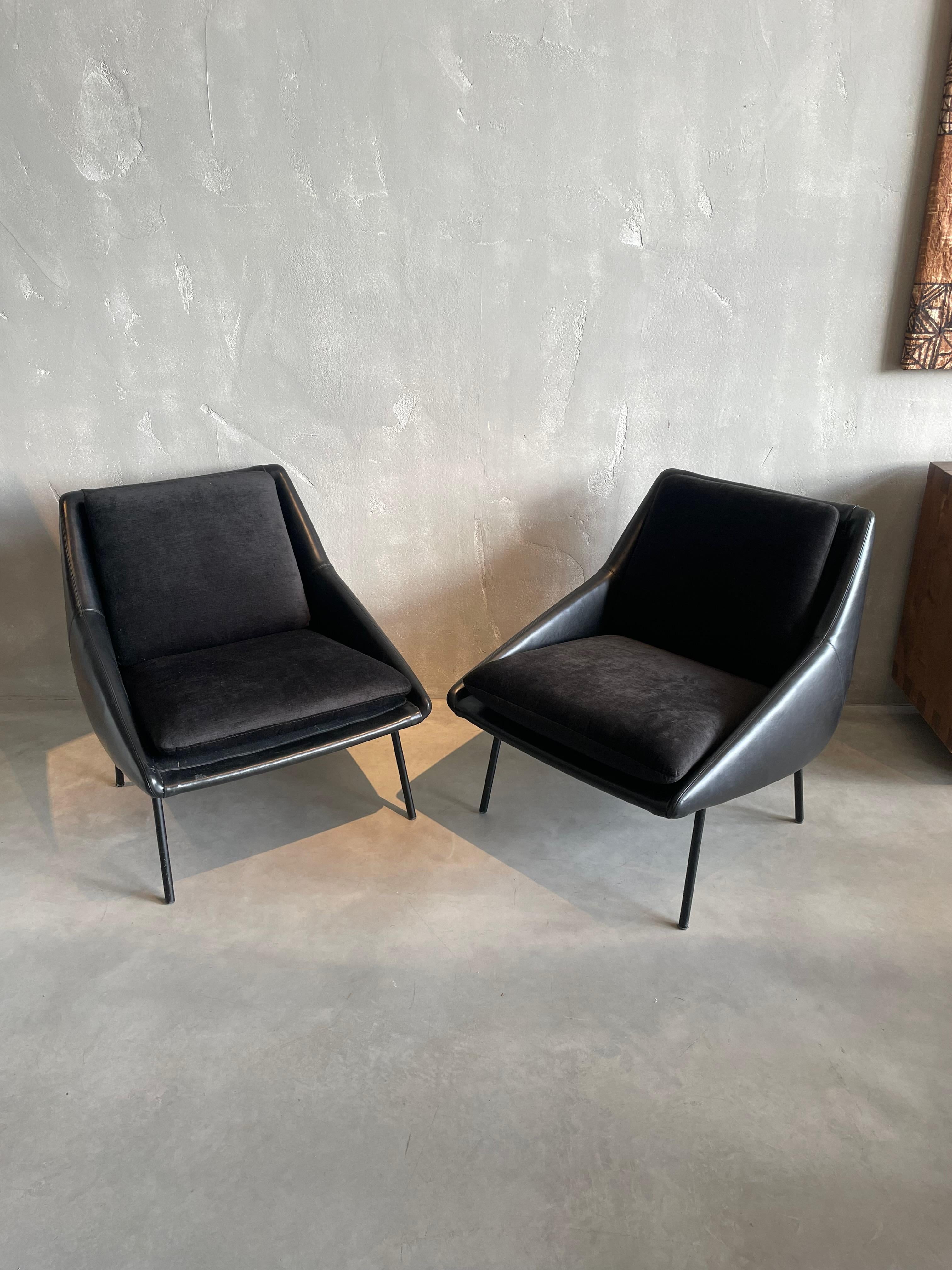 Black Leather Frame Joseph Andre Mott Pair Chairs, France, 1950s For Sale 4