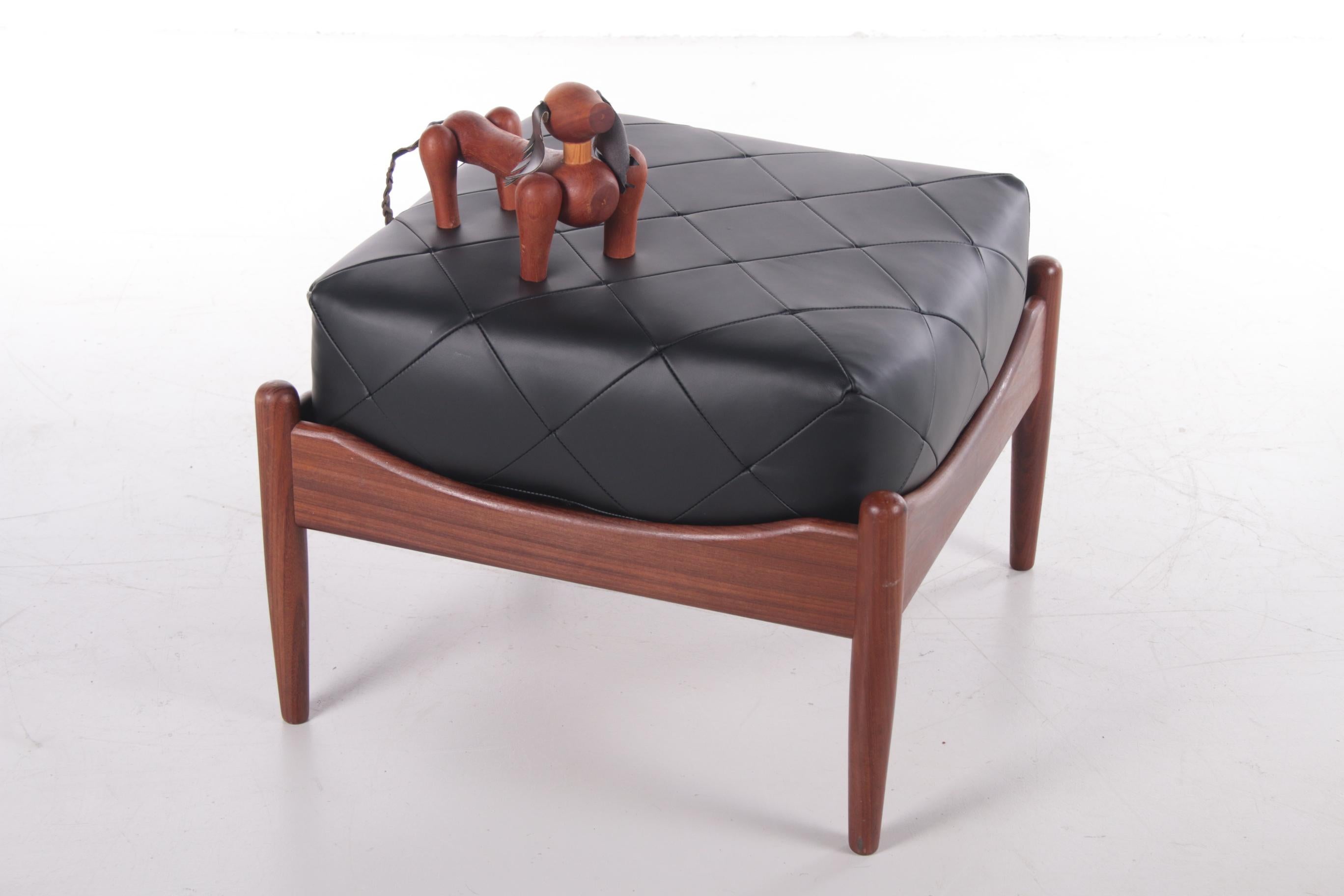Leather footstool designed by Kristian Solmer Vedel for Søren Willadsen Møbelfabrik in 1963. 

The stool has a teak wooden frame and a seat of black leather. 

Considering its age this hocker is in very good condition, the cushion is completely new.