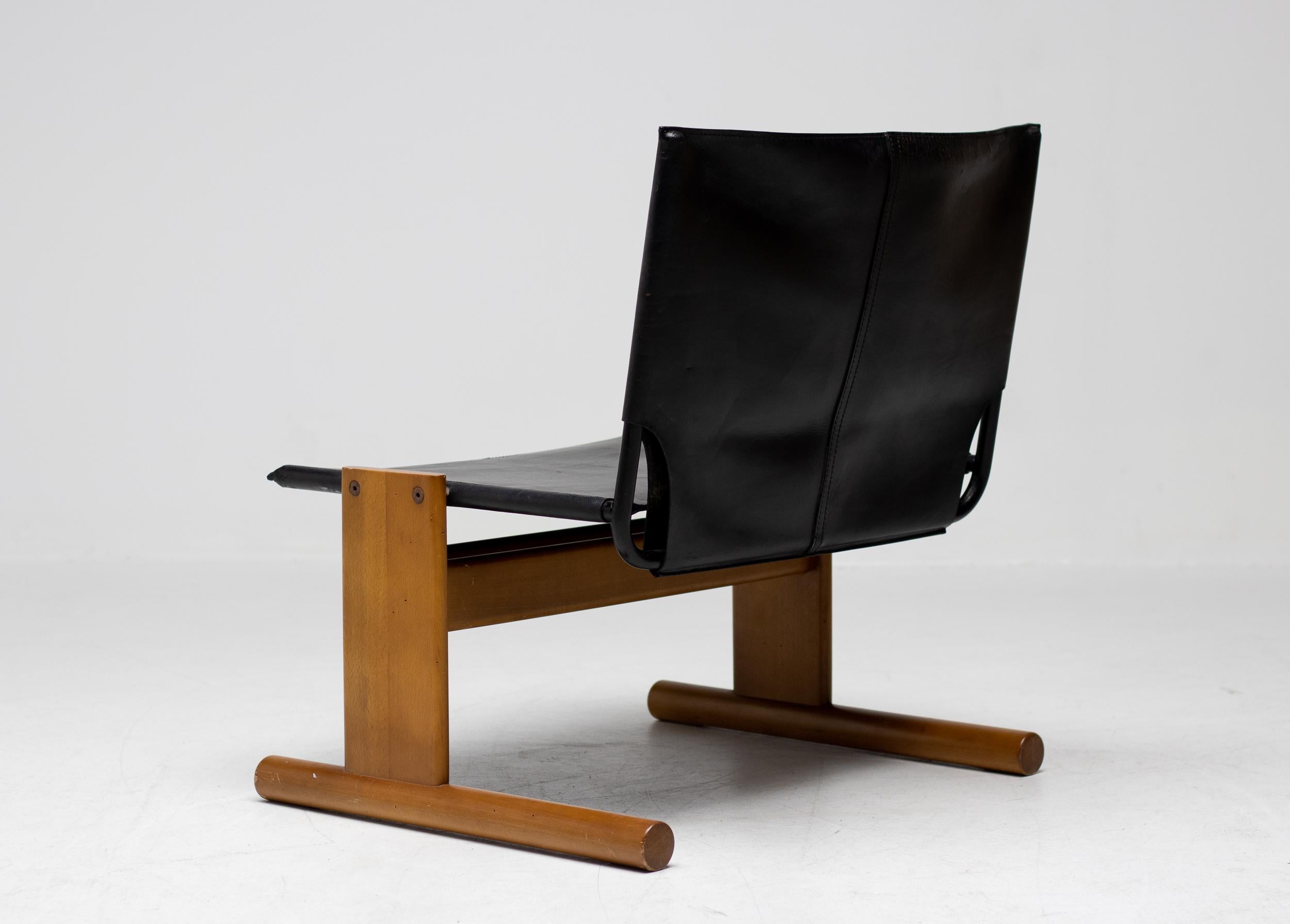 Mid-20th Century Black Leather Italian Lounge Chair For Sale