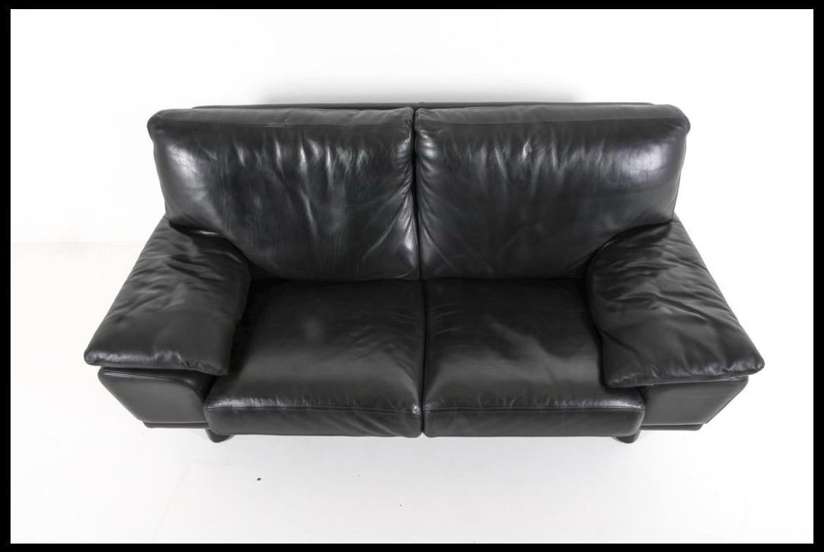Divano italiano in pelle nera Divano in pelle nera in vendita 3