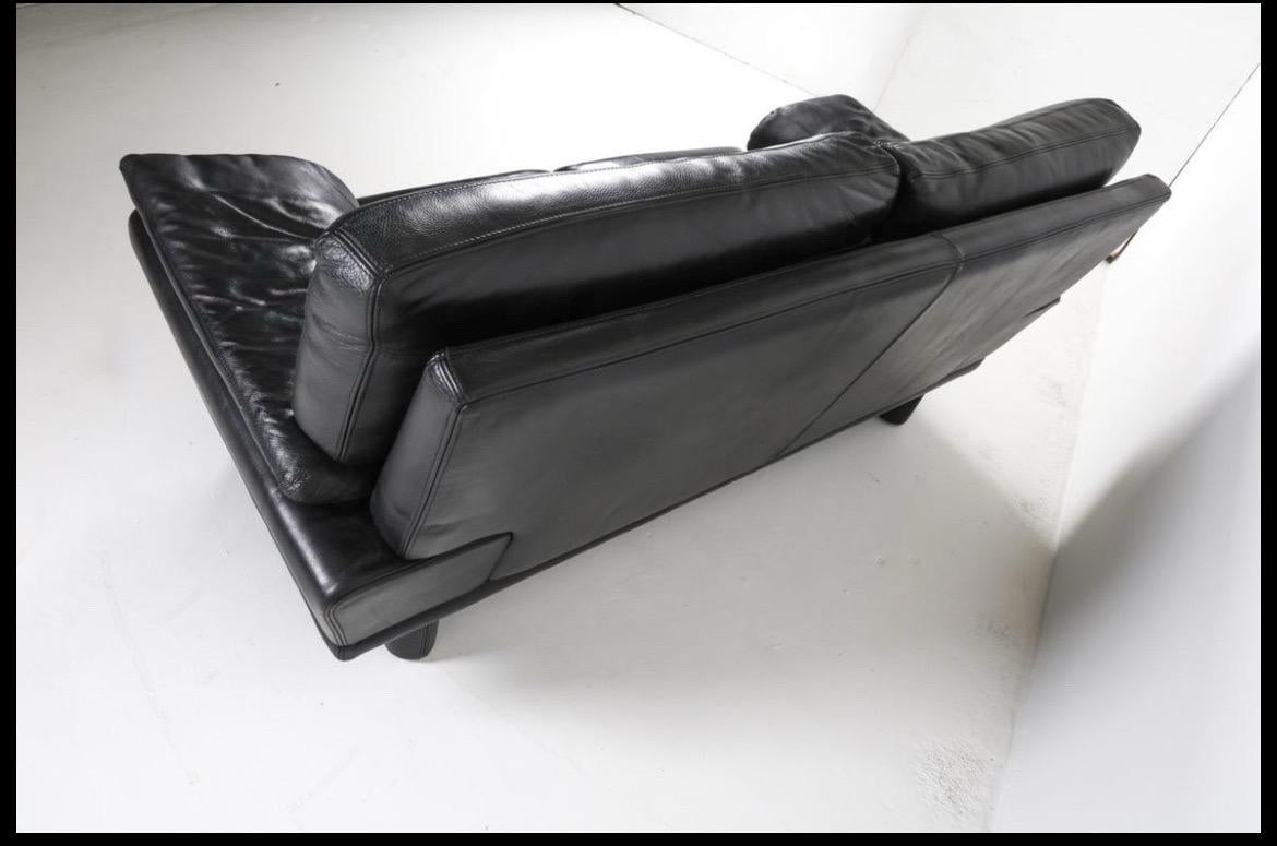 XX secolo Divano italiano in pelle nera Divano in pelle nera in vendita
