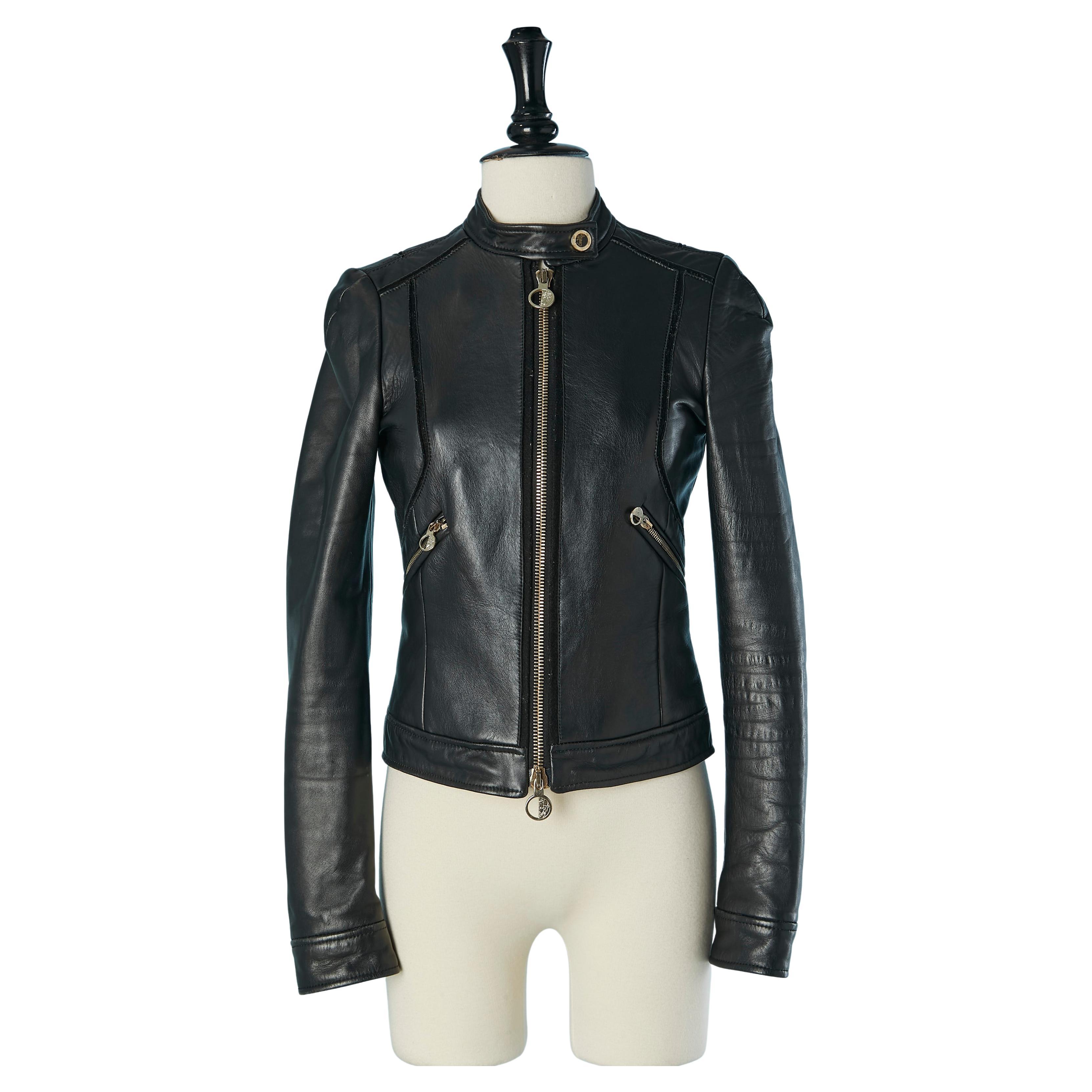 Veste en cuir noir avec empiècement en feutre et découpe VERSACE COLLECTION en vente
