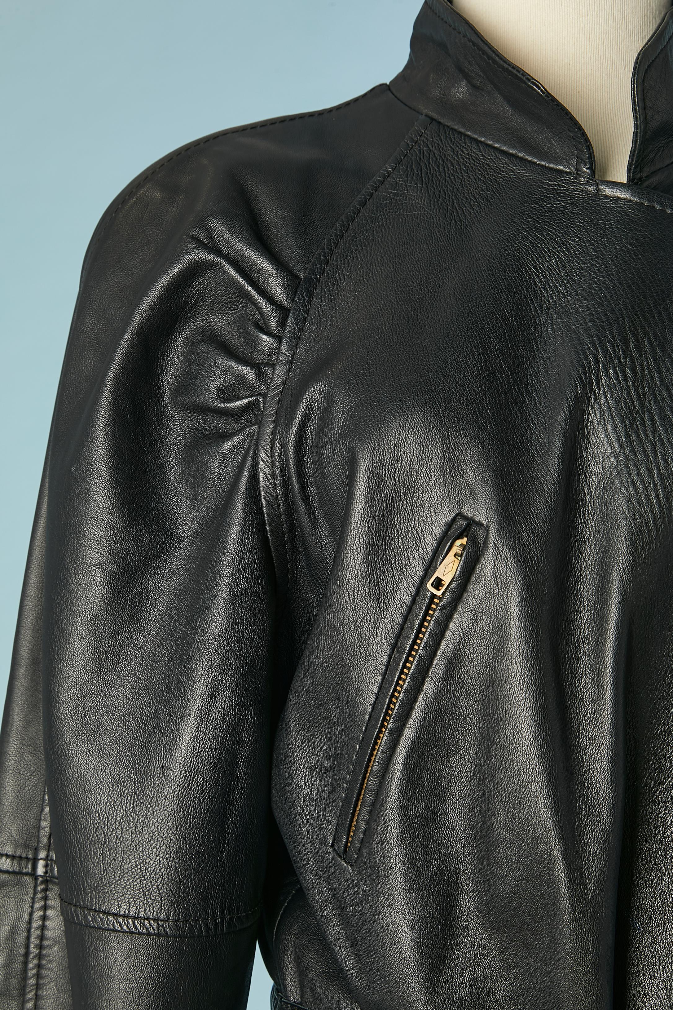 Black leather jumpsuit Circa 1980's  In Excellent Condition For Sale In Saint-Ouen-Sur-Seine, FR