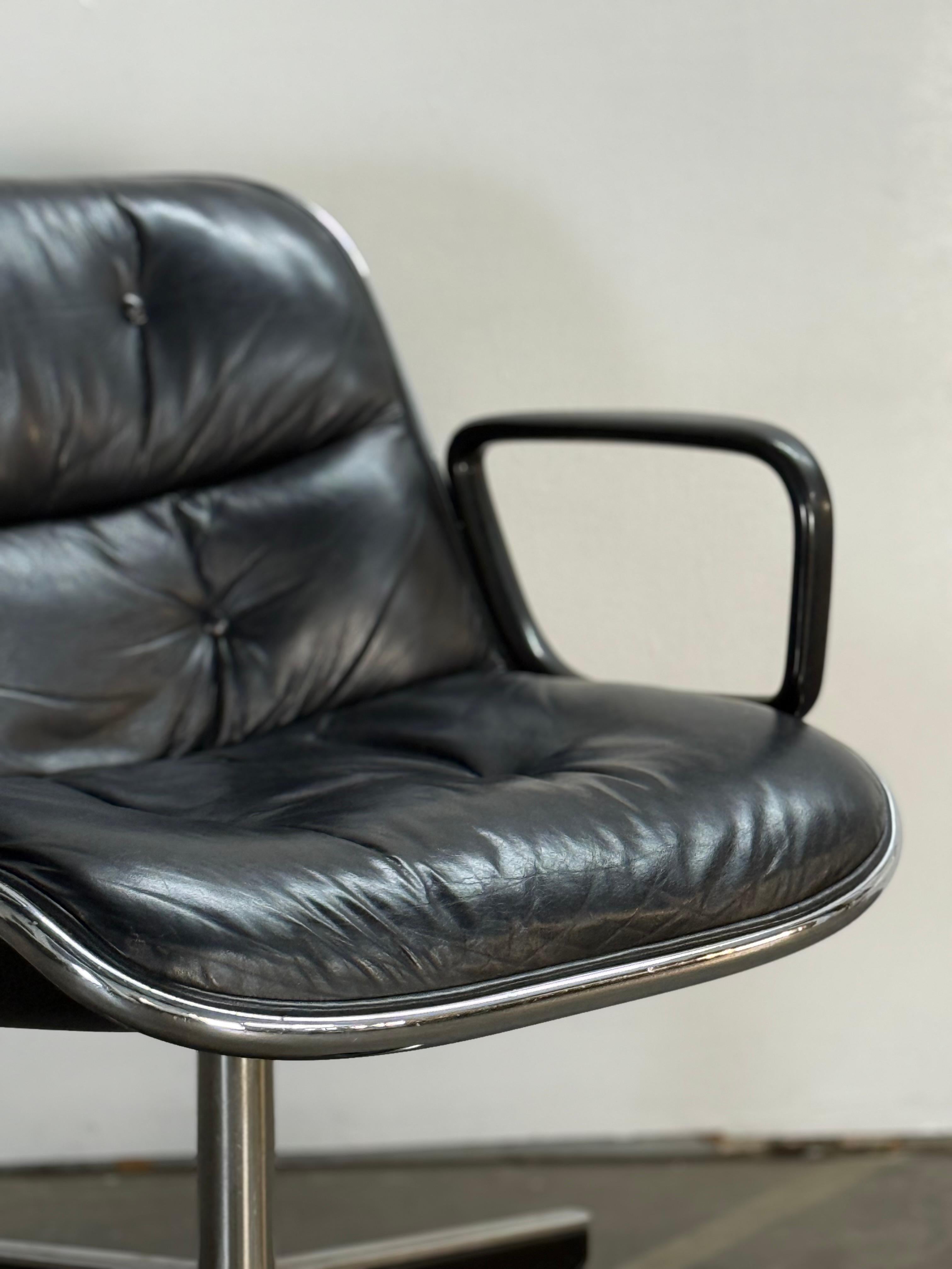 Knoll-Schreibtischstuhl aus schwarzem Leder von Charles Pollock im Angebot 4