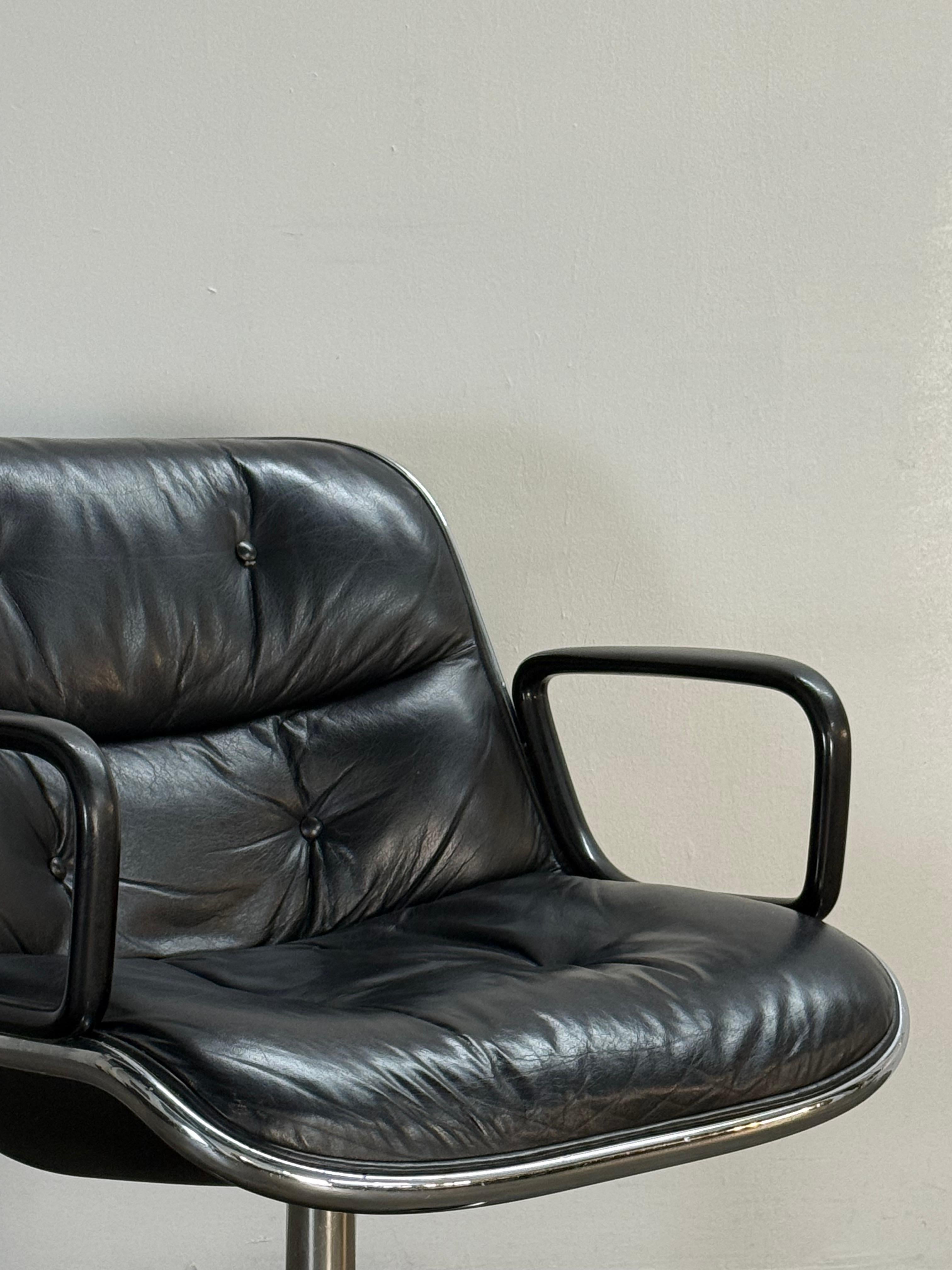 Knoll-Schreibtischstuhl aus schwarzem Leder von Charles Pollock im Angebot 7