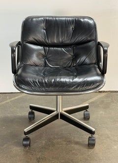 Knoll-Schreibtischstuhl aus schwarzem Leder von Charles Pollock