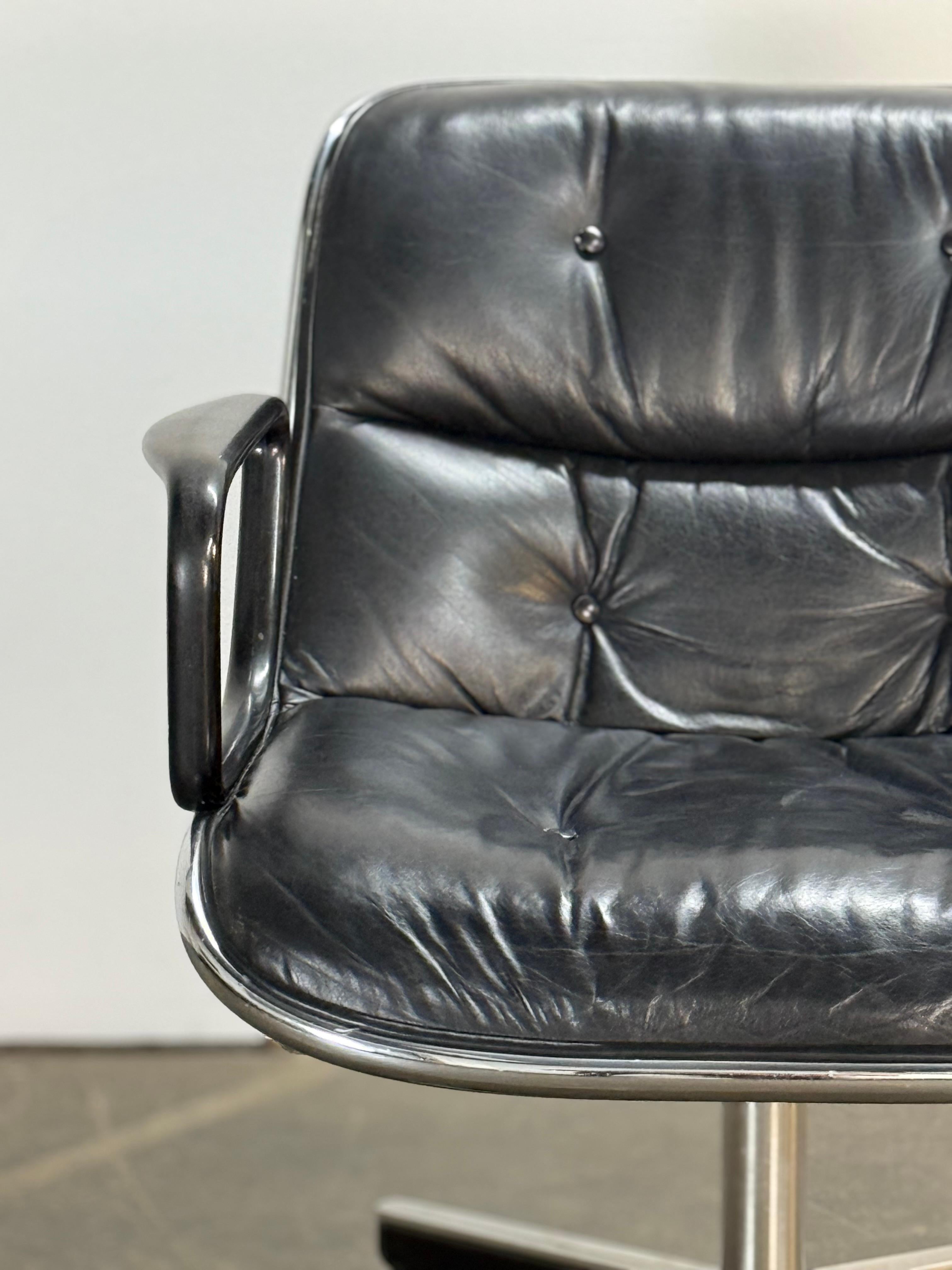 Knoll-Schreibtischstuhl aus schwarzem Leder von Charles Pollock (amerikanisch) im Angebot