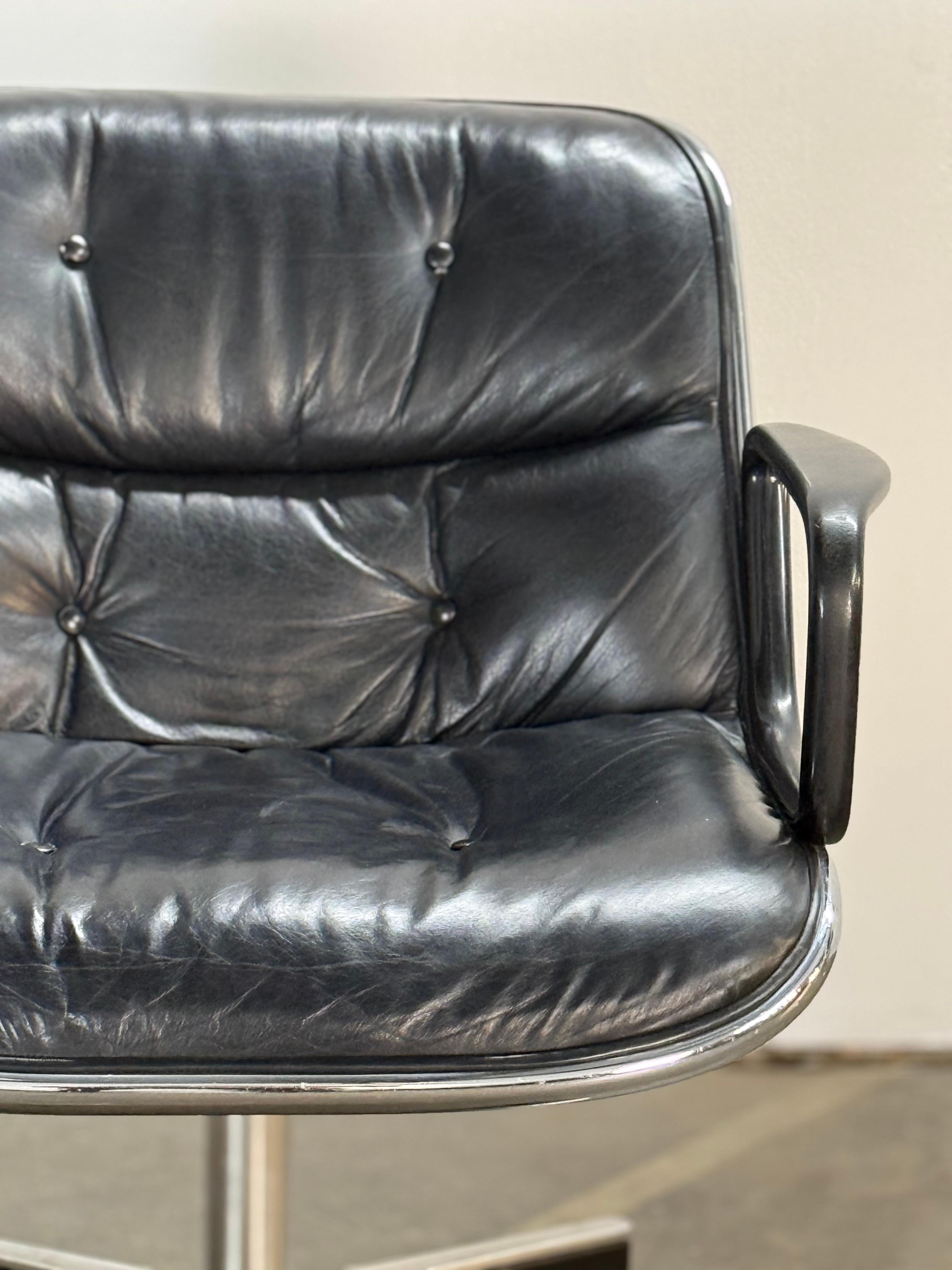 Knoll-Schreibtischstuhl aus schwarzem Leder von Charles Pollock im Zustand „Gut“ im Angebot in Brooklyn, NY