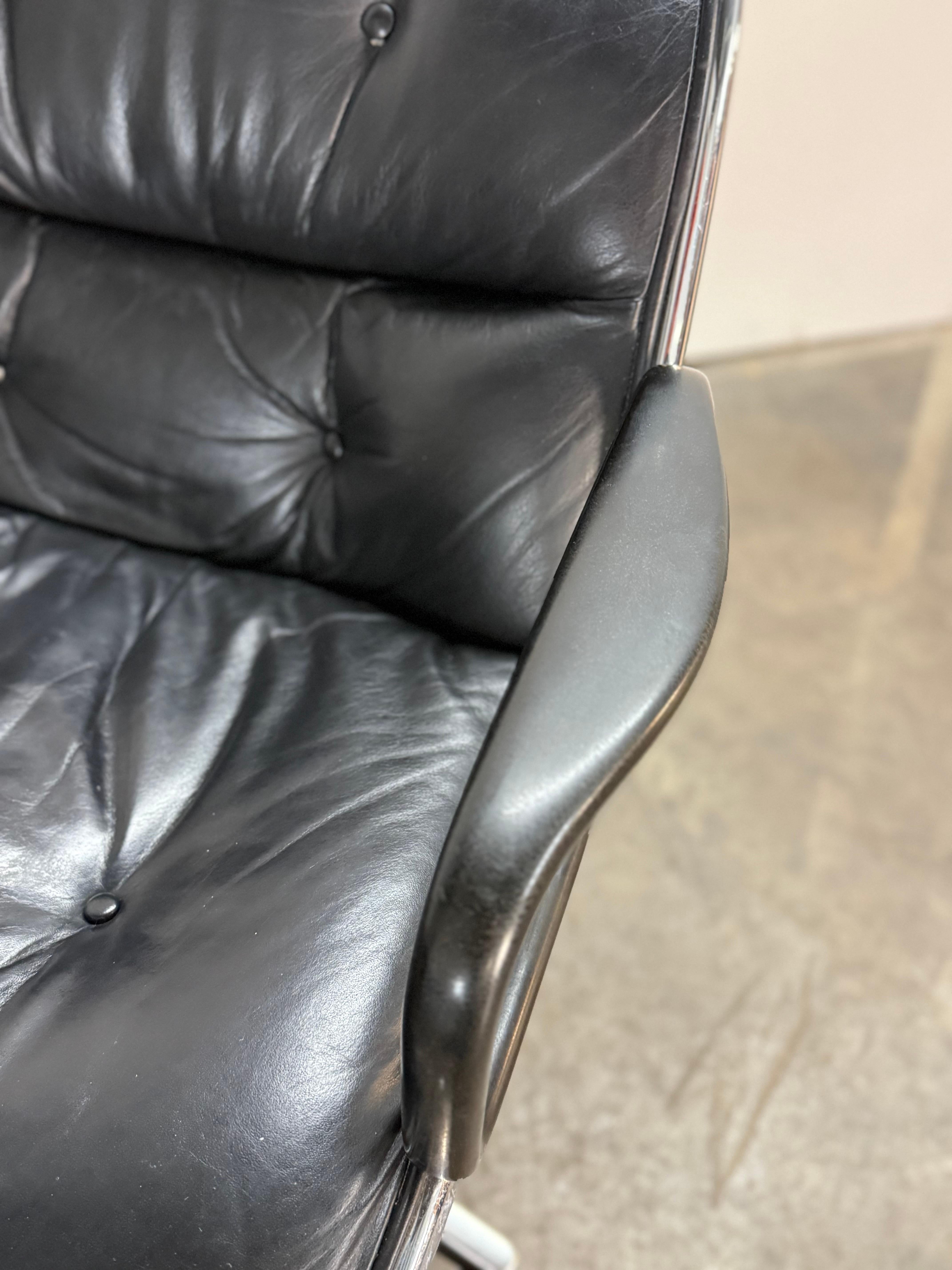 Knoll-Schreibtischstuhl aus schwarzem Leder von Charles Pollock im Angebot 1