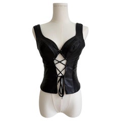 Top en cuir noir à lacets