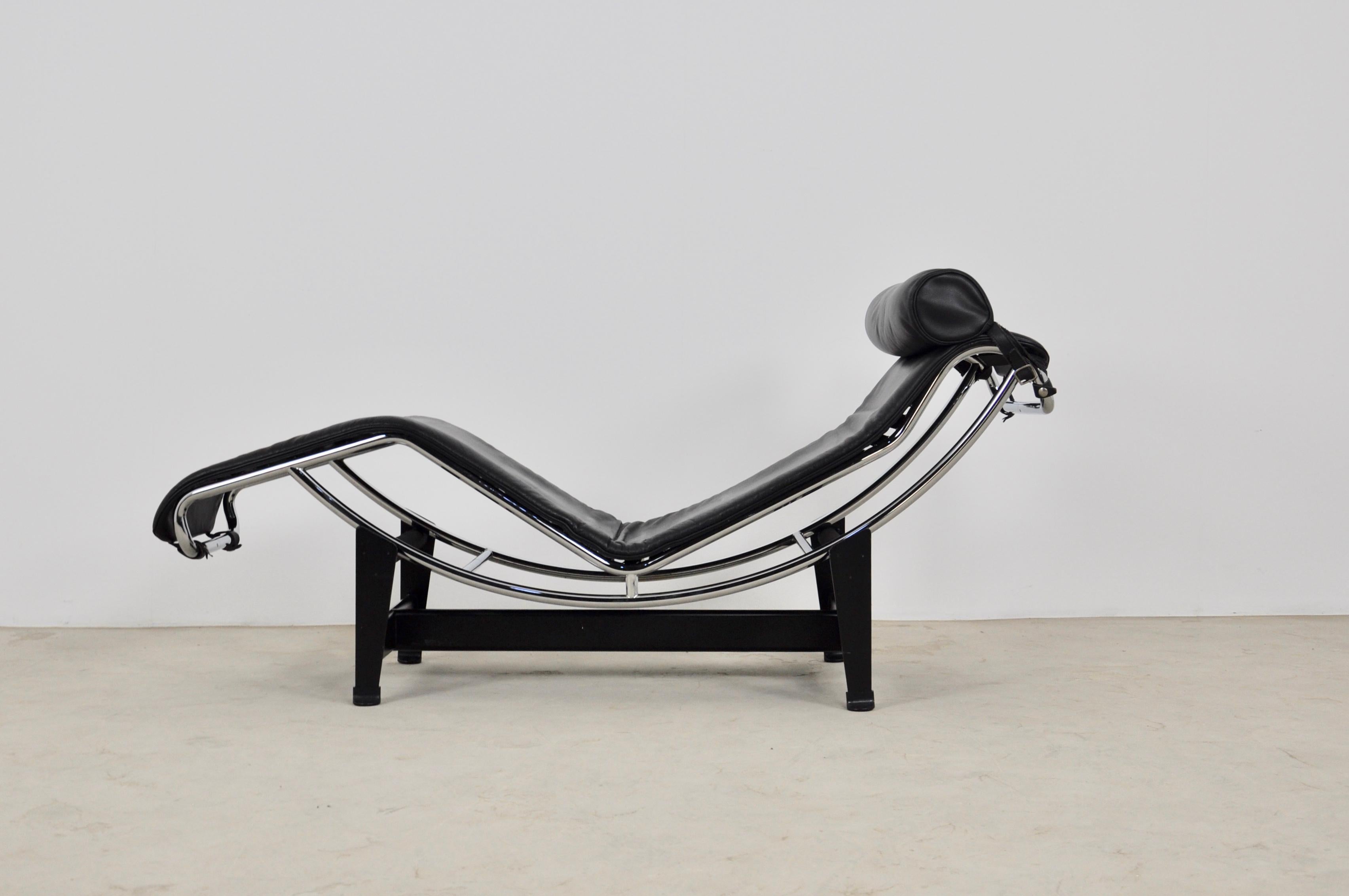 Black Leather LC4 Lounge Chair by Le Corbusier for Cassina, 1980s 4