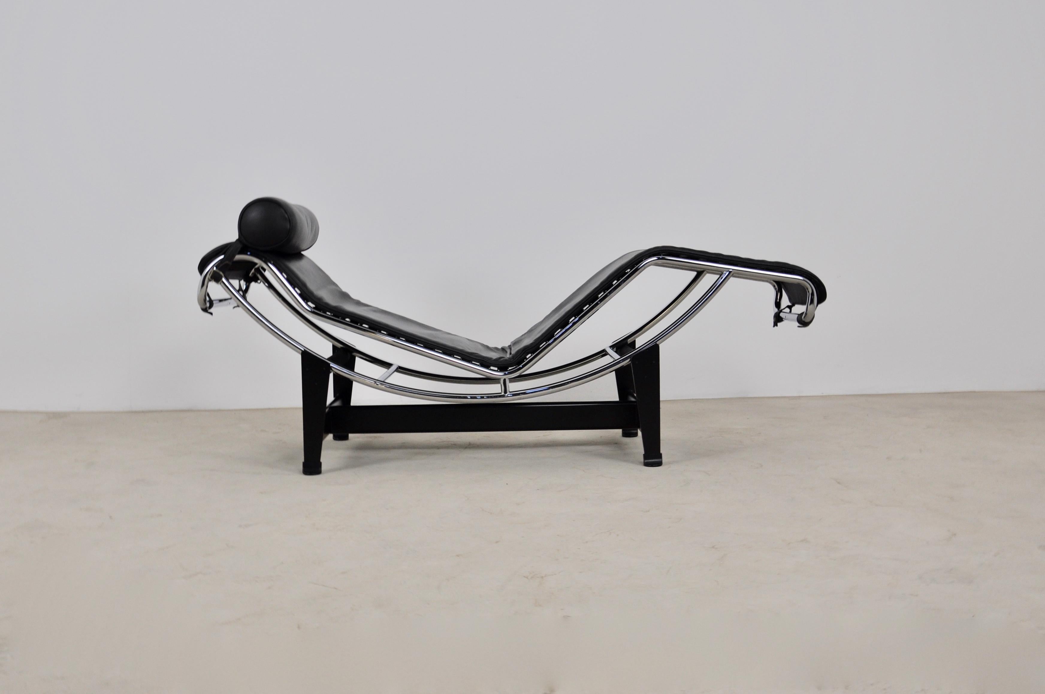 Late 20th Century Black Leather LC4 Lounge Chair by Le Corbusier for Cassina, 1980s