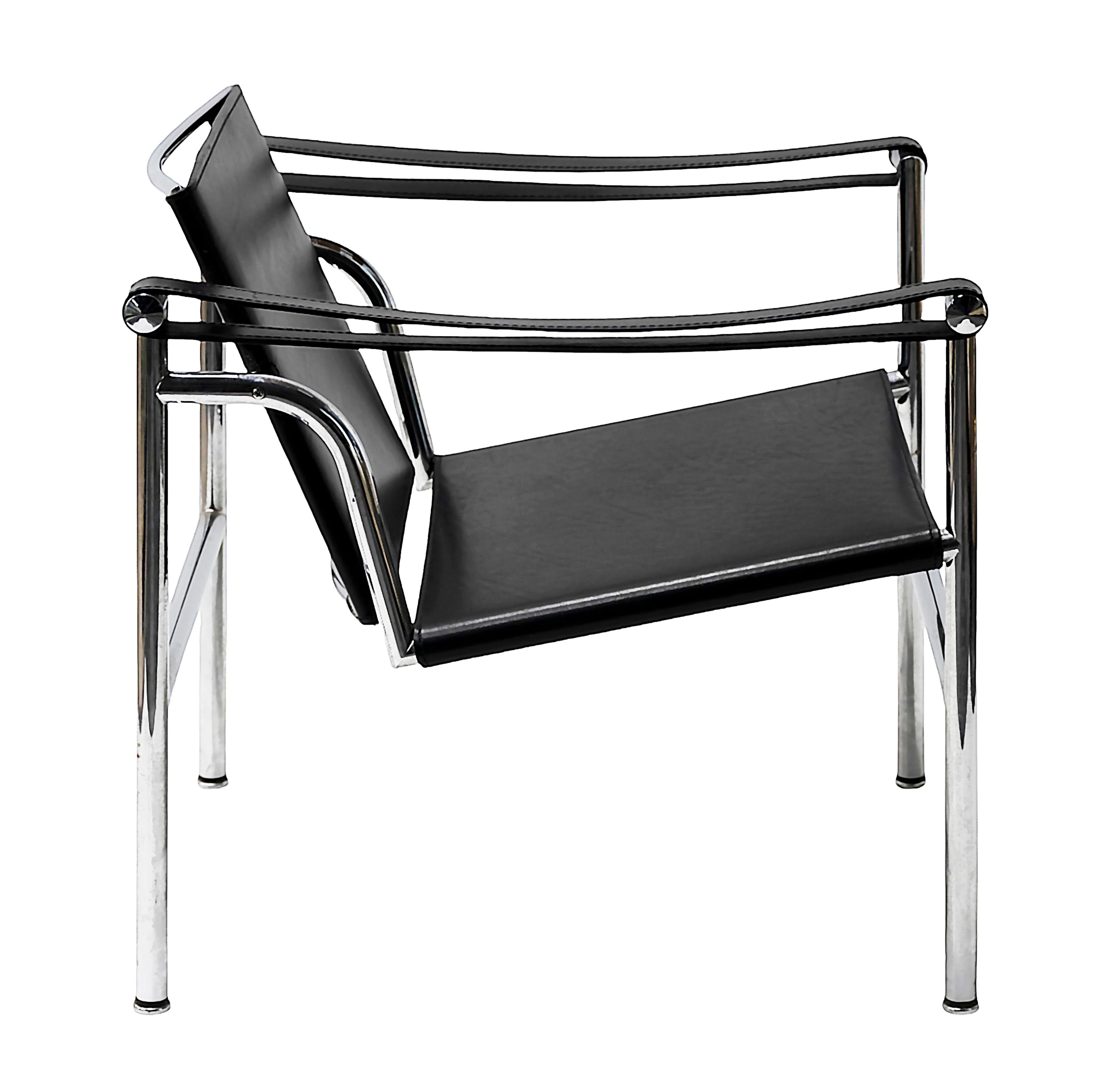 italien Chaise Le Corbusier en cuir noir LC1  par Cassina en vente