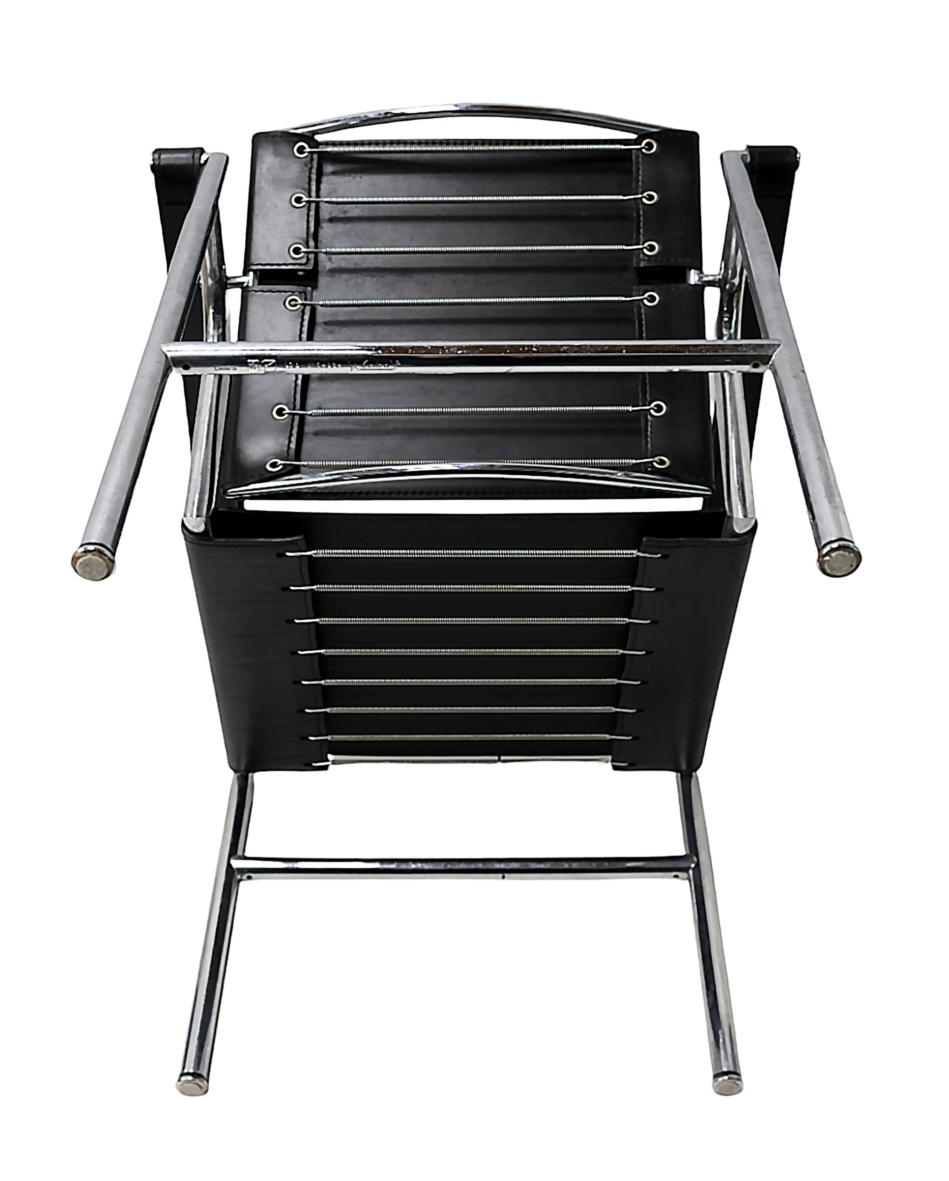 20ième siècle Chaise Le Corbusier en cuir noir LC1  par Cassina en vente