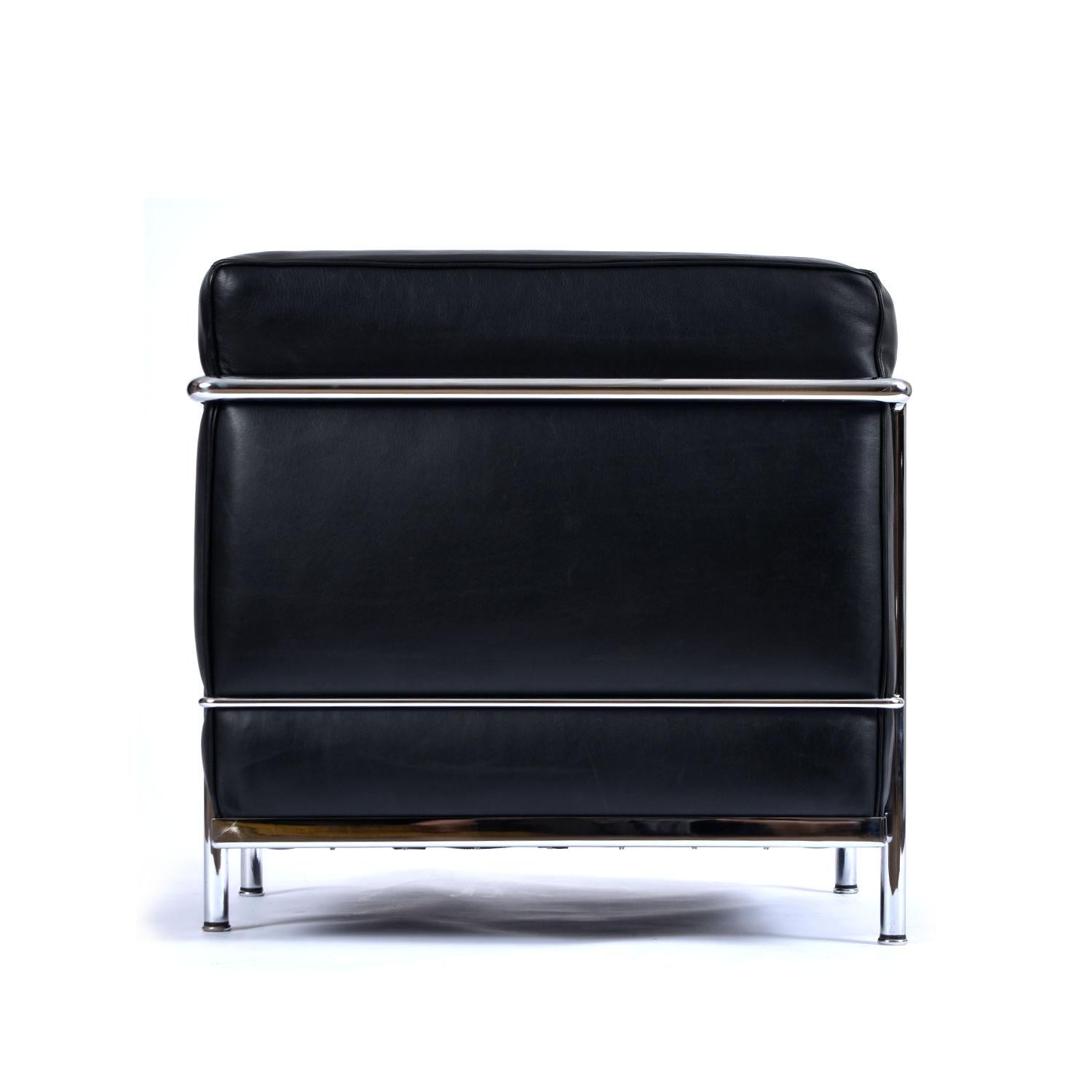 black leather le corbusier chairs
