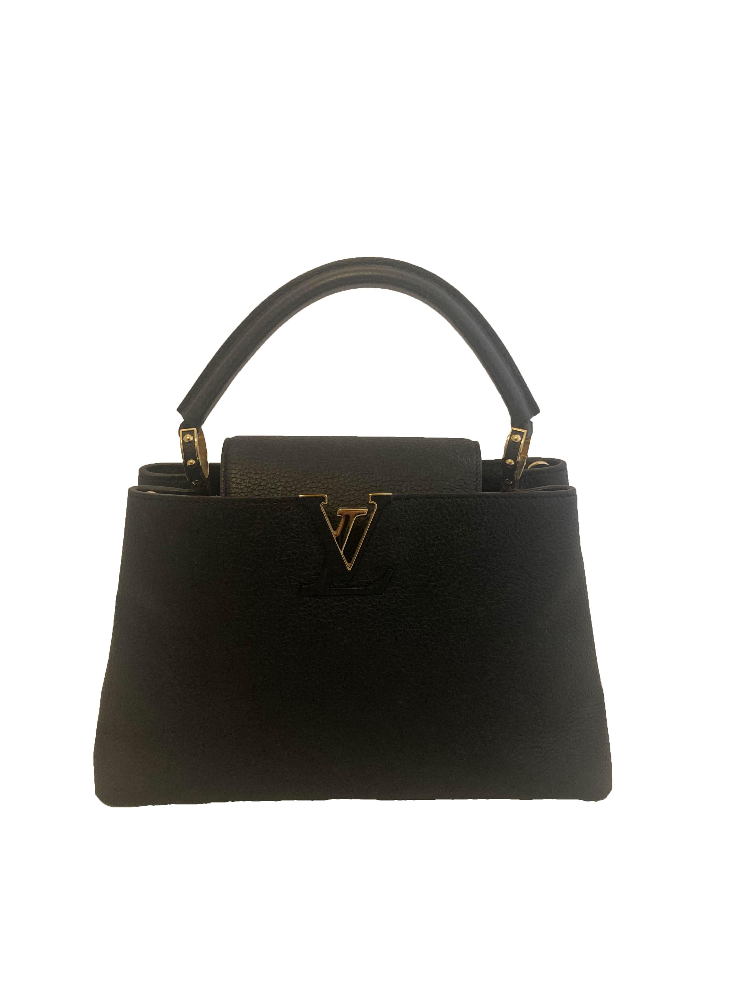 Women's Black Leather Louis Vuitton Capucine BB Shoulder Bag For Sale