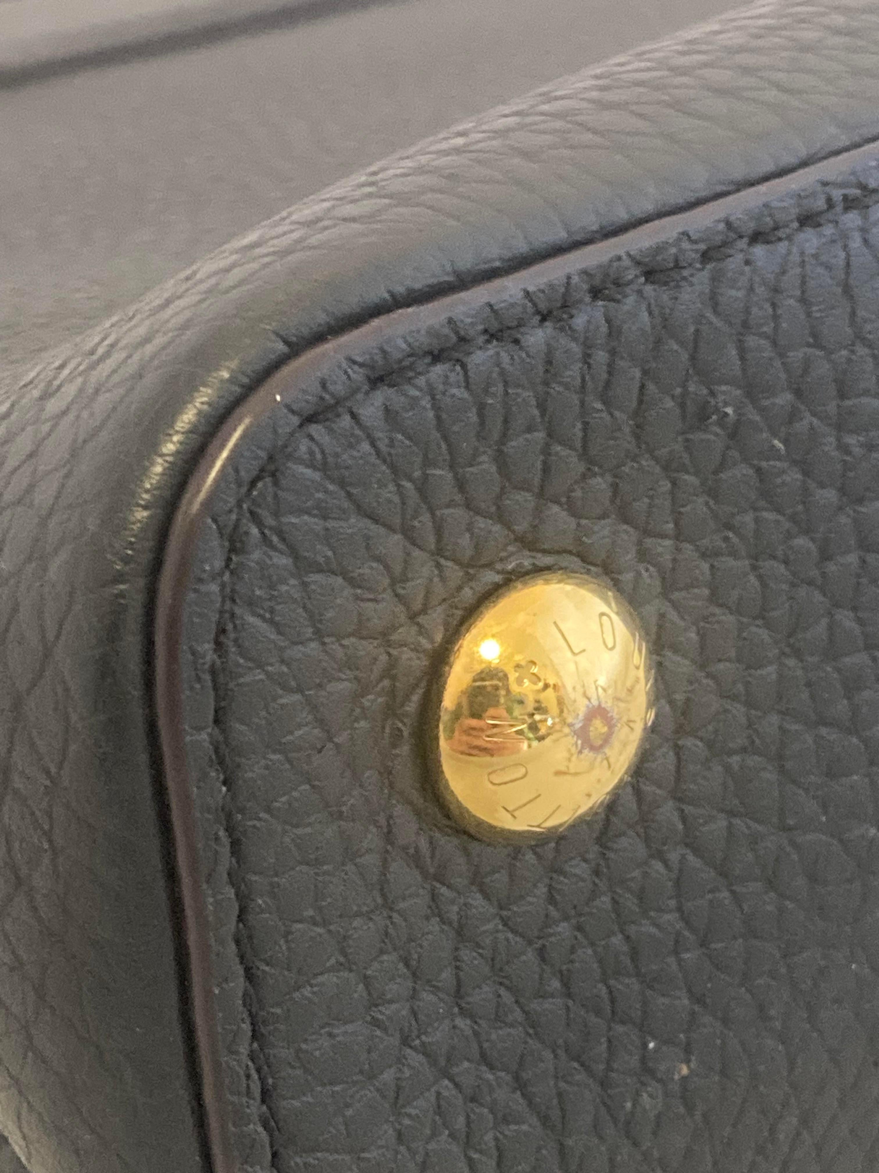 Black Leather Louis Vuitton Capucine BB Shoulder Bag For Sale 5