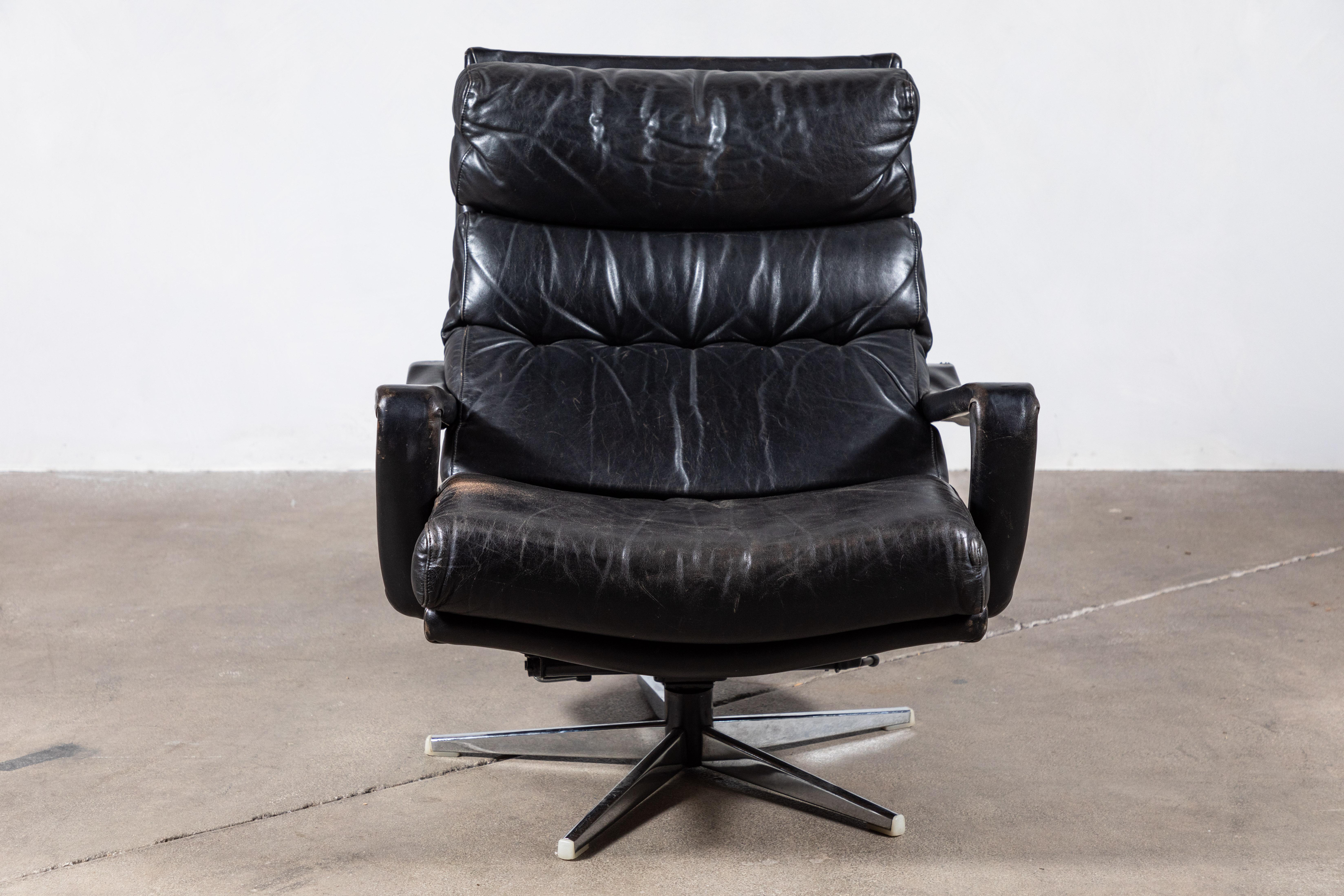 Black Leather Lounge Chair and Ottoman In Good Condition In Los Angeles, CA