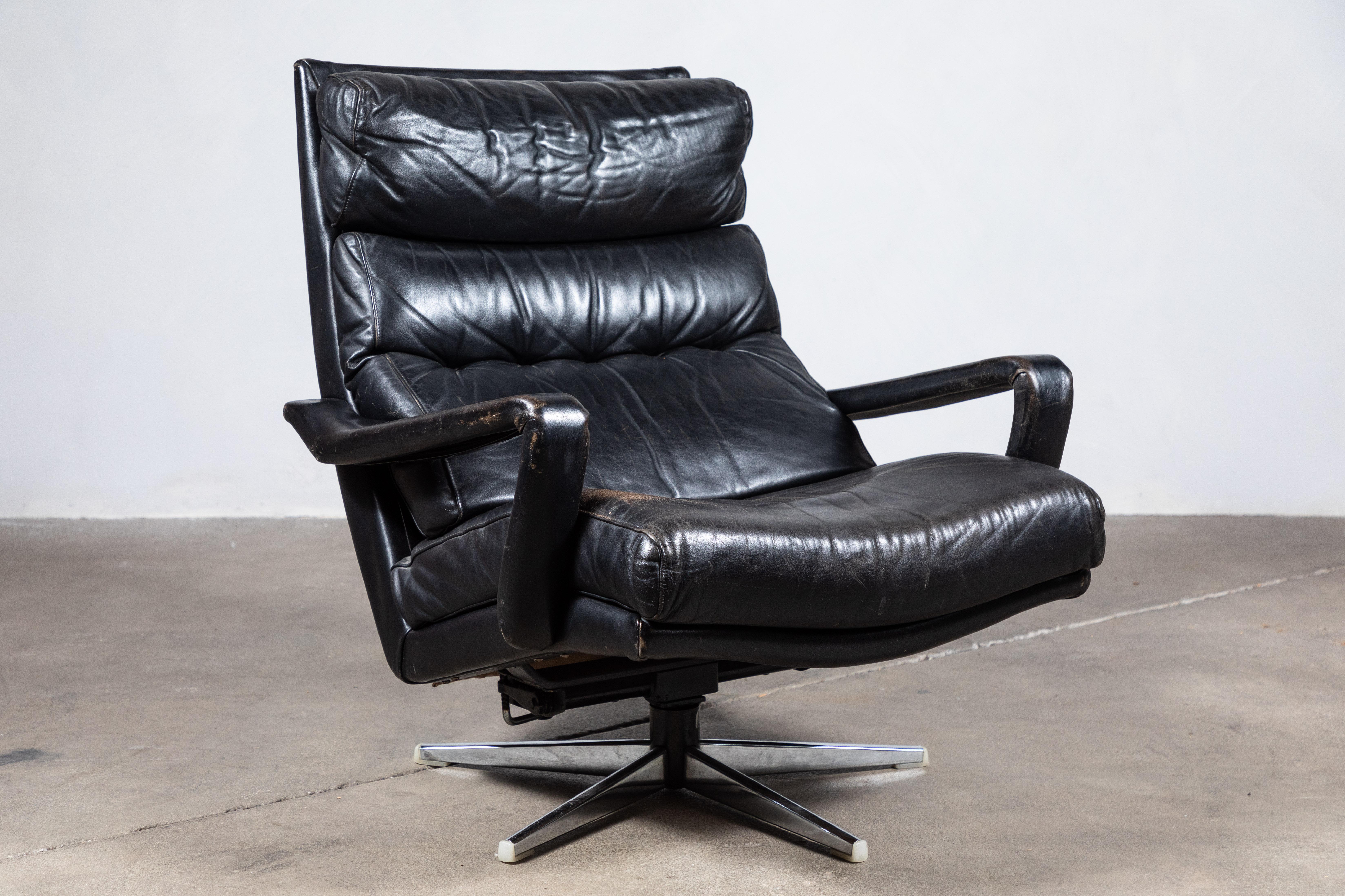 Mid-20th Century Black Leather Lounge Chair and Ottoman