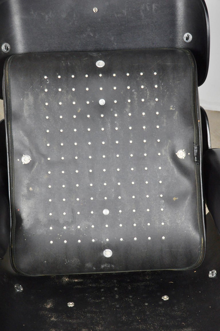 Black Leather Lounge Chair by Charles & Ray Eames, 1970s For Sale 3