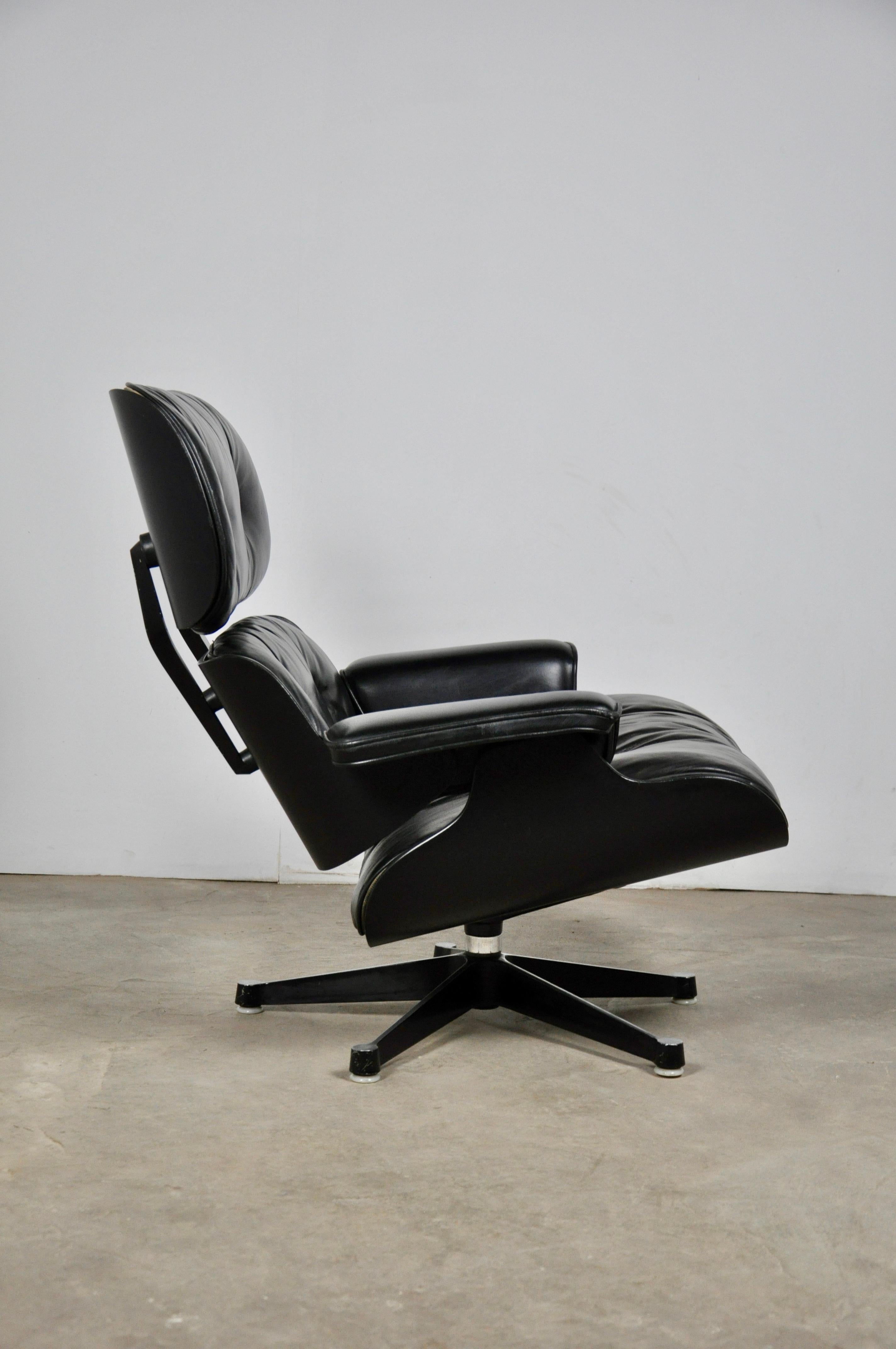 Black Leather Lounge Chair by Charles & Ray Eames, 1970s In Good Condition In Lasne, BE