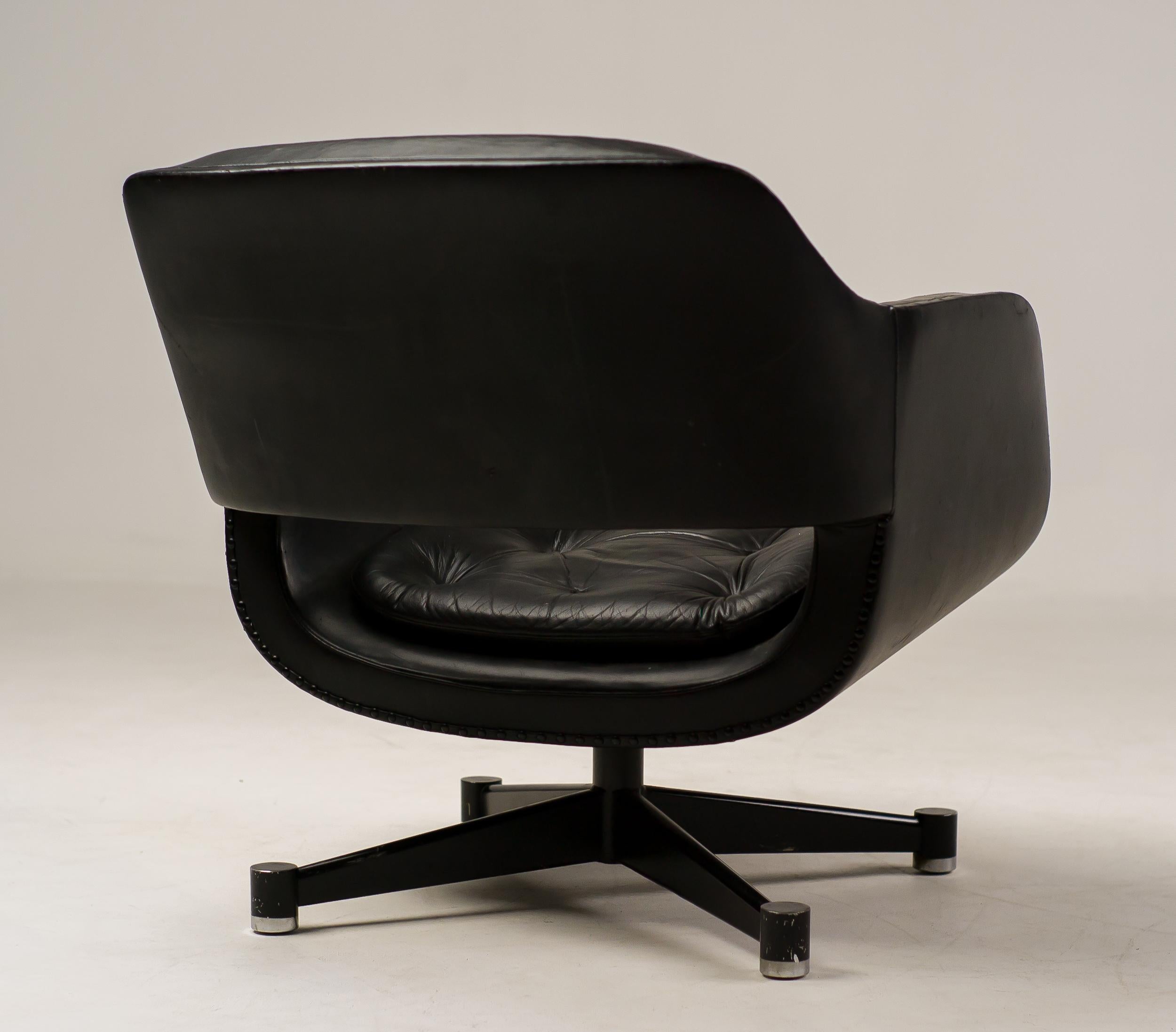 Finnish Black Leather Lounge Chair by Olli Mannermaa for Finnart Ab For Sale