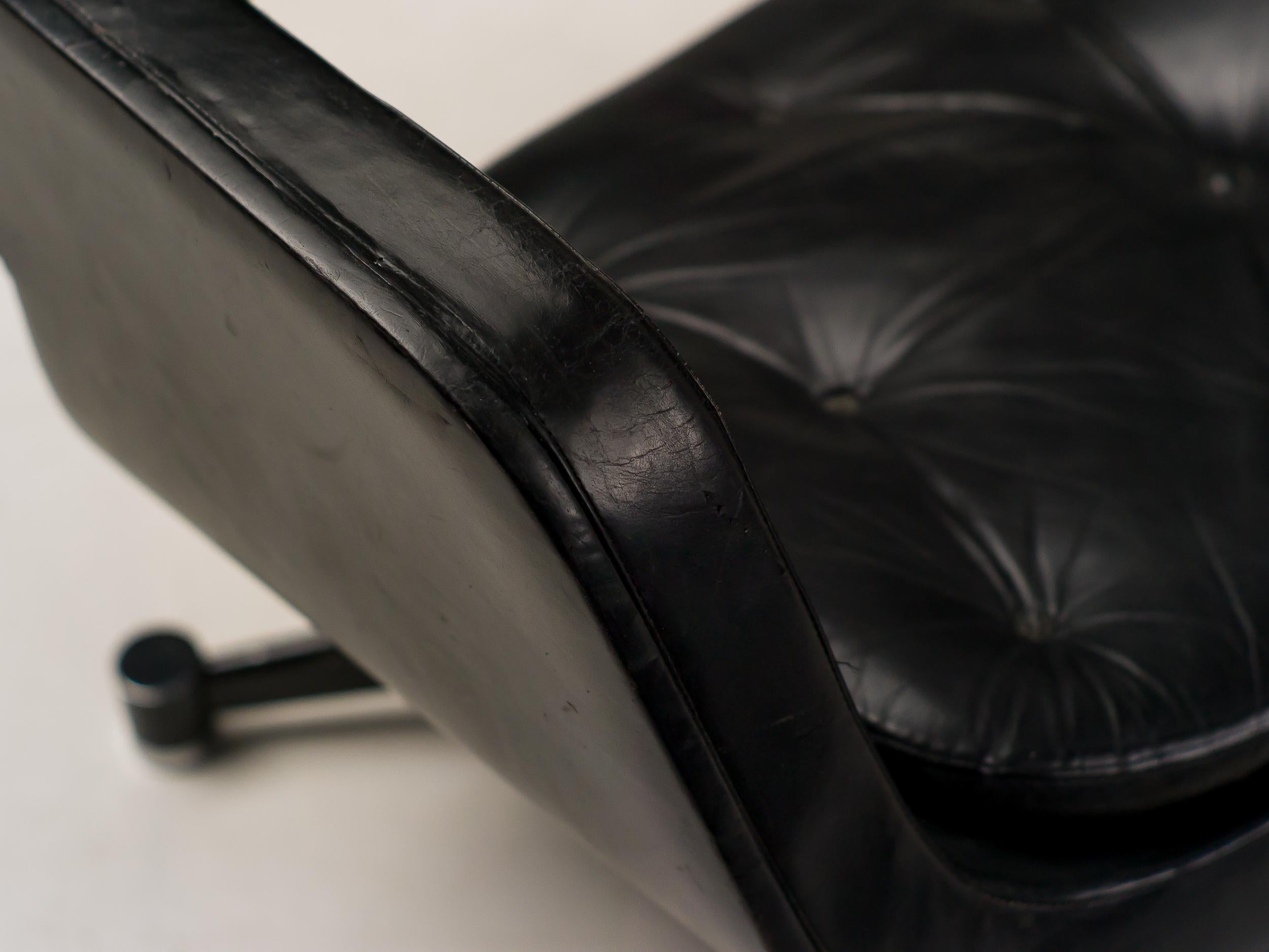 Late 20th Century Black Leather Lounge Chair by Olli Mannermaa for Finnart Ab For Sale