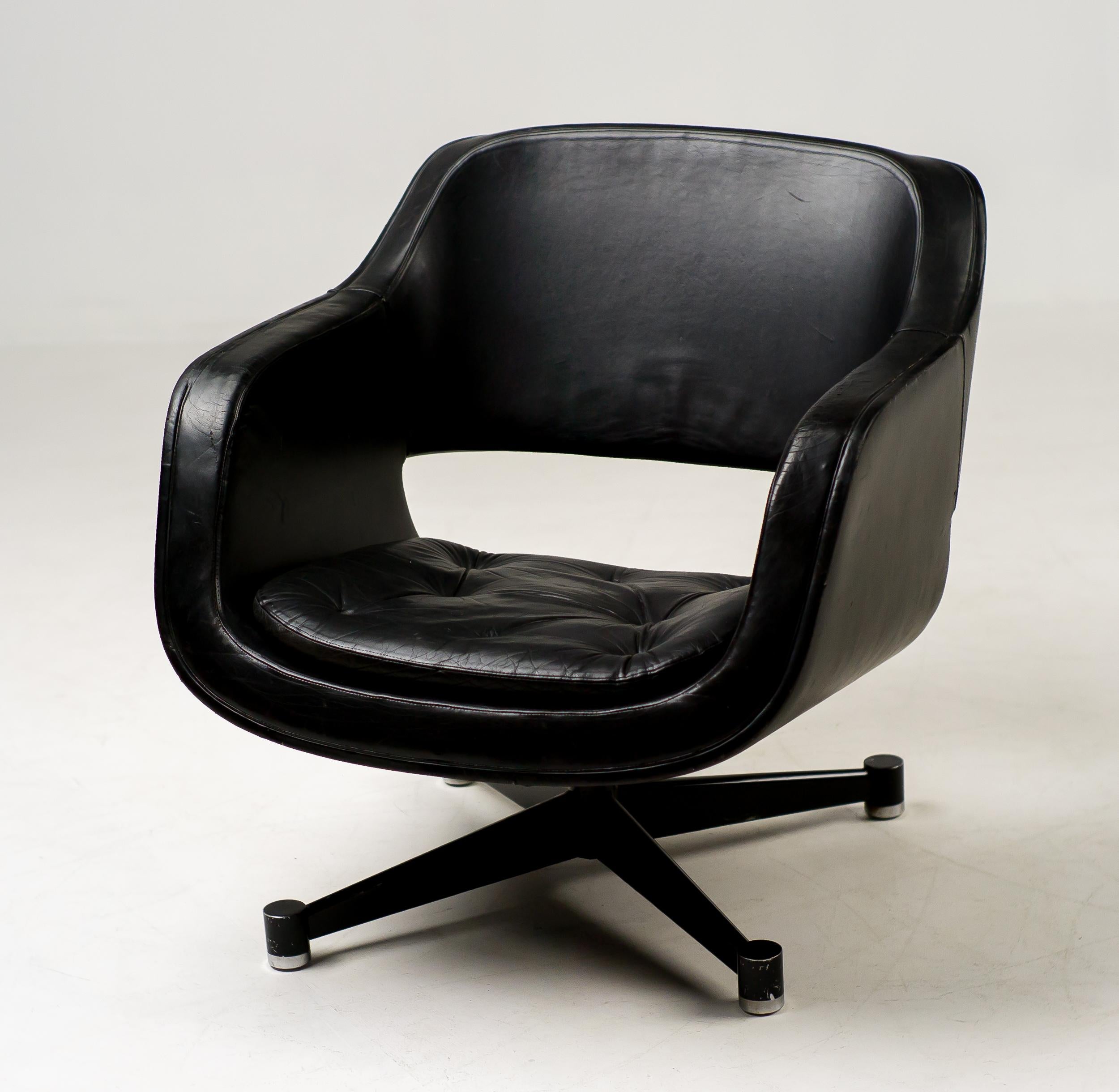 Black Leather Lounge Chair by Olli Mannermaa for Finnart Ab For Sale 2