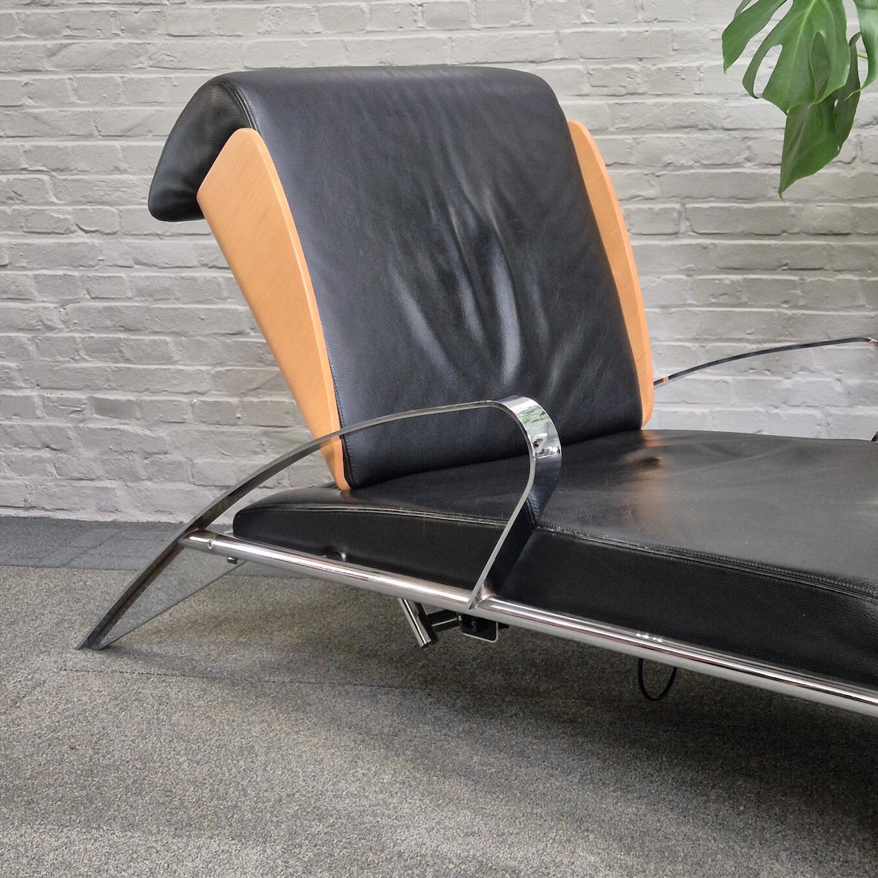Black leather Lounge chair FUTURO 3 by MASSIMO IOSA GHINI for MOROSO - 1980's For Sale 3