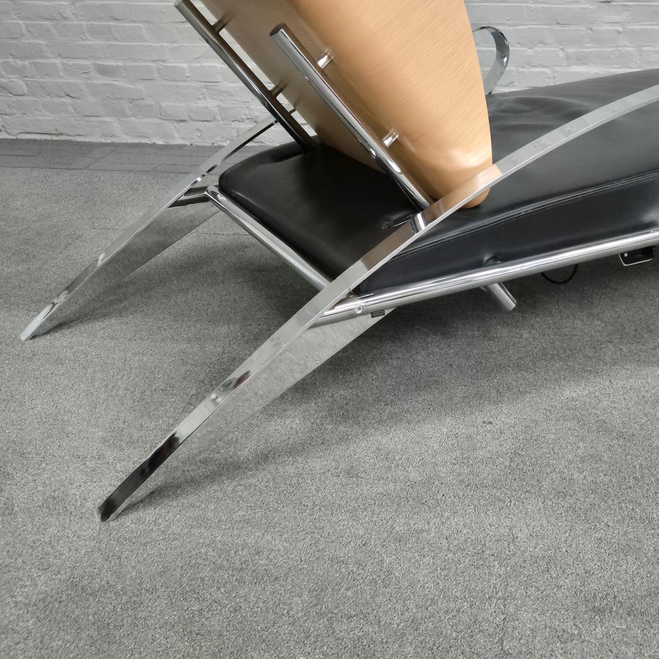 Black leather Lounge chair FUTURO 3 by MASSIMO IOSA GHINI for MOROSO - 1980's For Sale 5