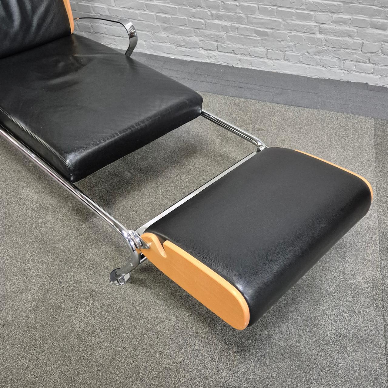Black leather Lounge chair FUTURO 3 by MASSIMO IOSA GHINI for MOROSO - 1980's For Sale 7