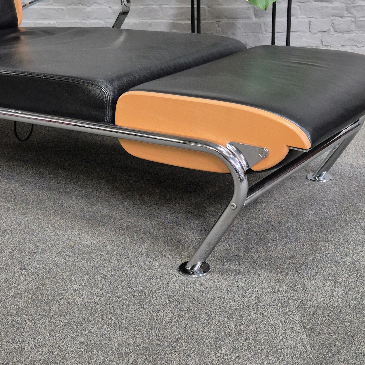 Black leather Lounge chair FUTURO 3 by MASSIMO IOSA GHINI for MOROSO - 1980's For Sale 8