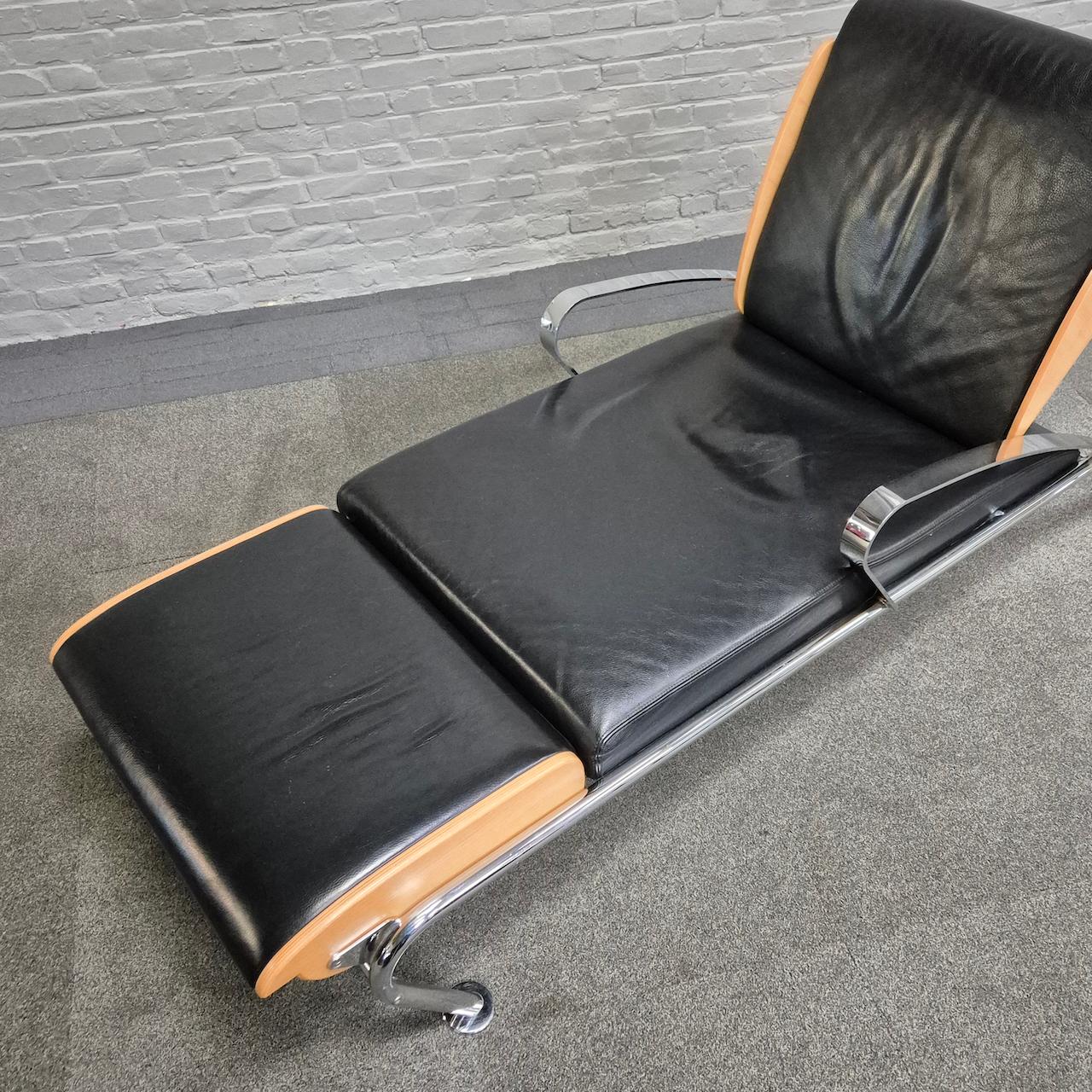 Black leather Lounge chair FUTURO 3 by MASSIMO IOSA GHINI for MOROSO - 1980's For Sale 9