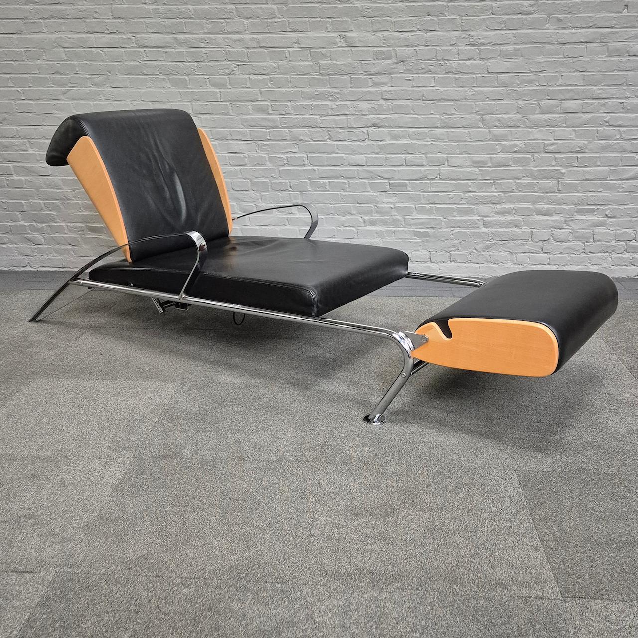 Black leather Lounge chair FUTURO 3 by MASSIMO IOSA GHINI for MOROSO - 1980's For Sale 10