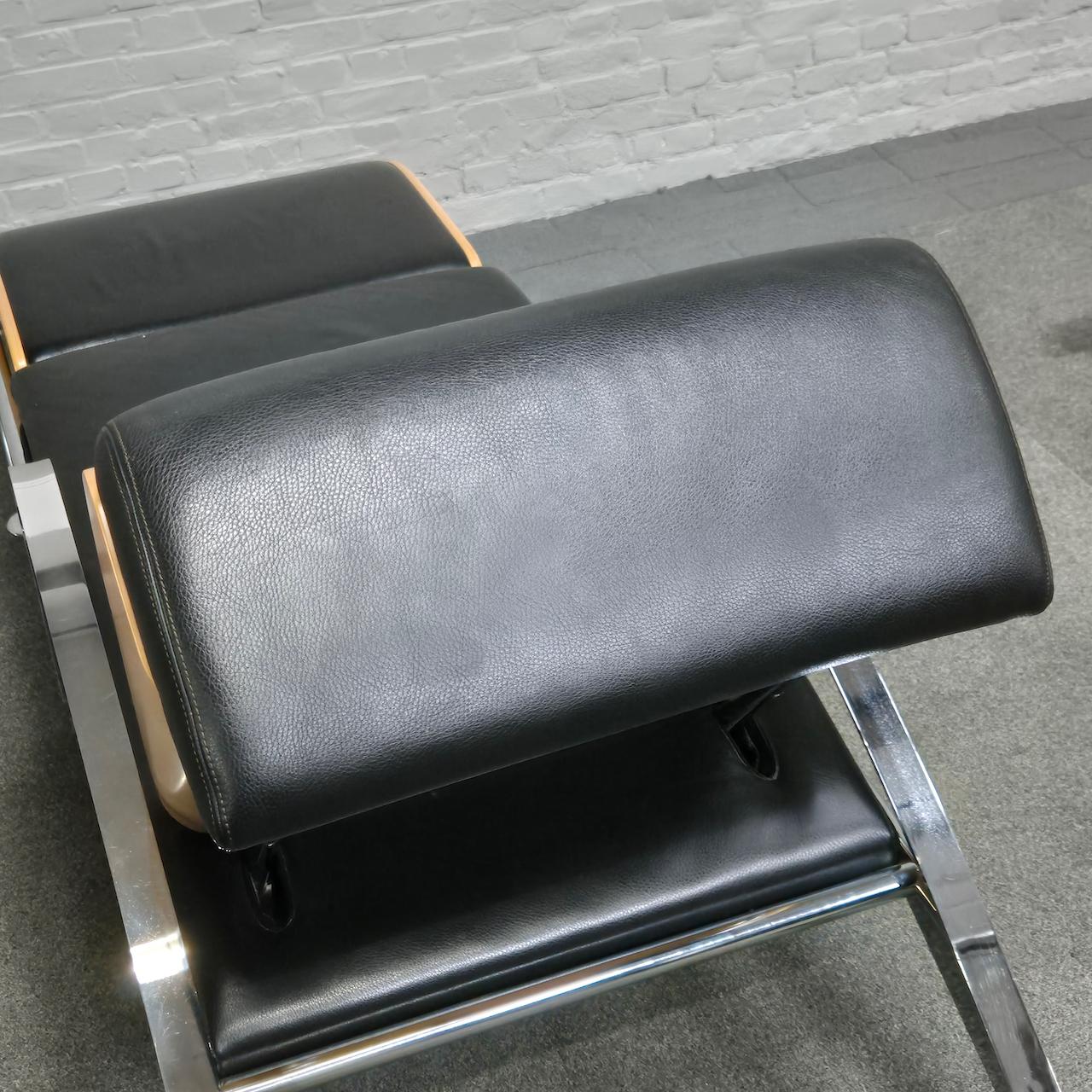 Black leather Lounge chair FUTURO 3 by MASSIMO IOSA GHINI for MOROSO - 1980's For Sale 11
