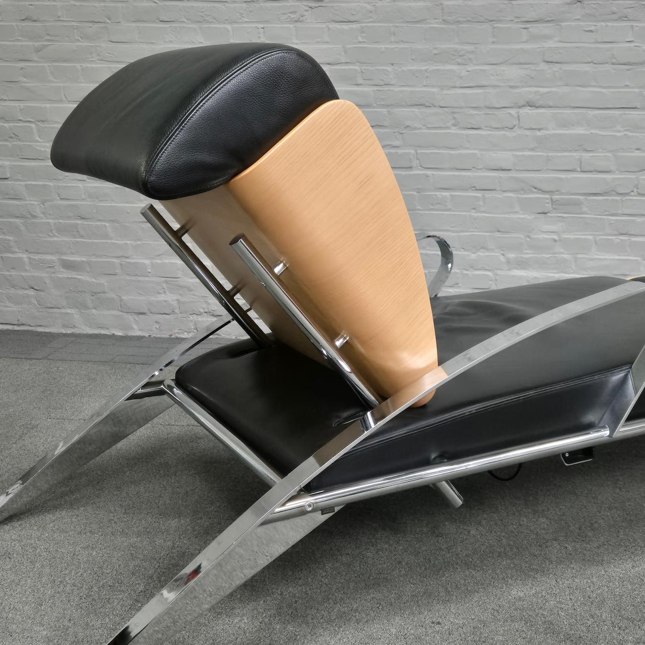 Black leather Lounge chair FUTURO 3 by MASSIMO IOSA GHINI for MOROSO - 1980's For Sale 12