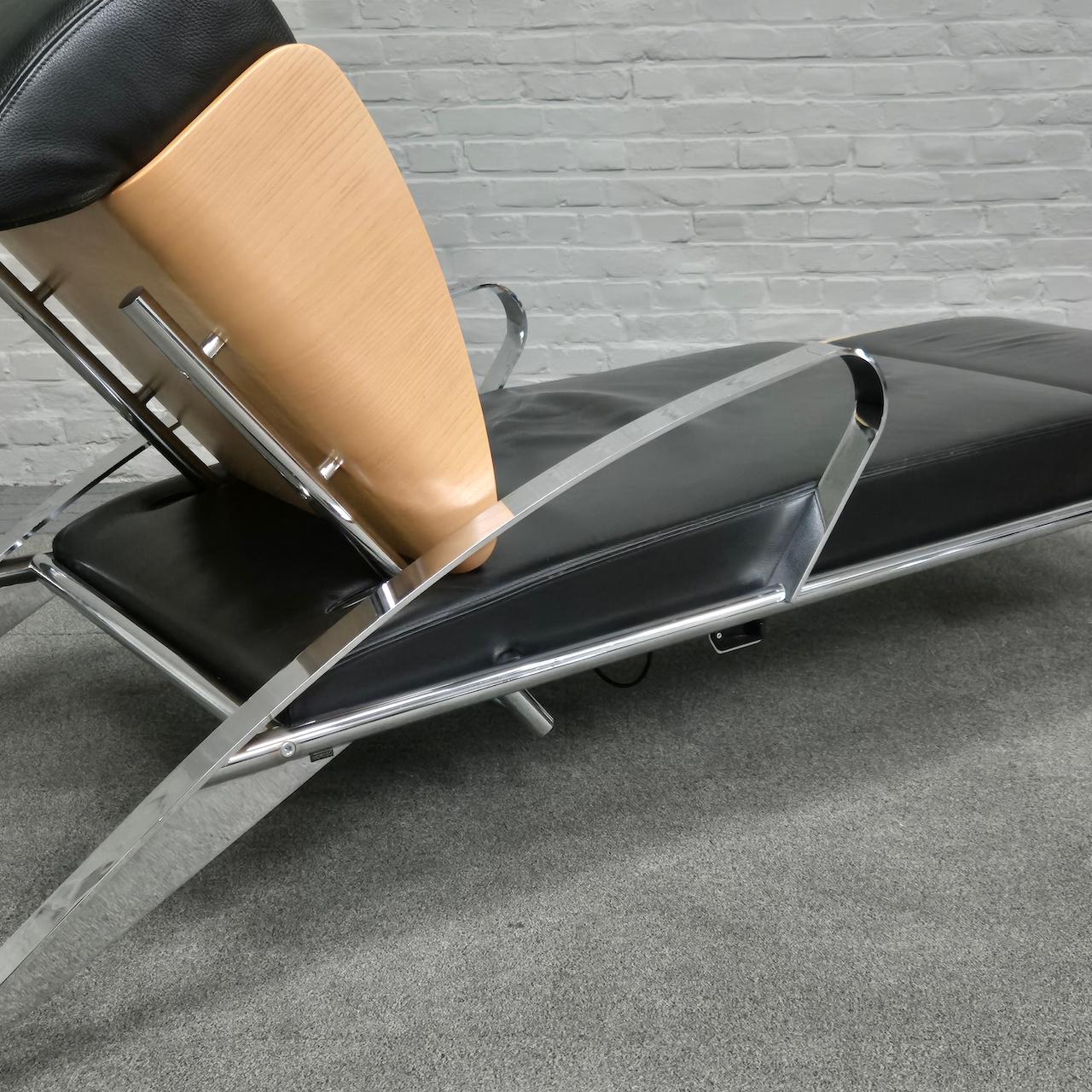 Black leather Lounge chair FUTURO 3 by MASSIMO IOSA GHINI for MOROSO - 1980's For Sale 1