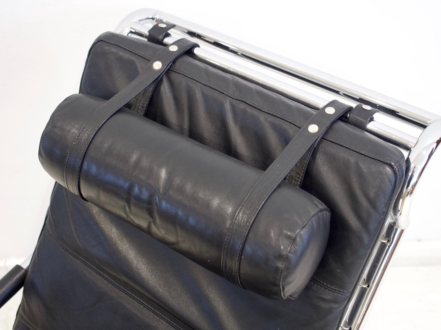 Chaise longue en cuir noir avec pouf par Gabriele Mucchi pour Zanotta Bon état - En vente à Madrid, ES