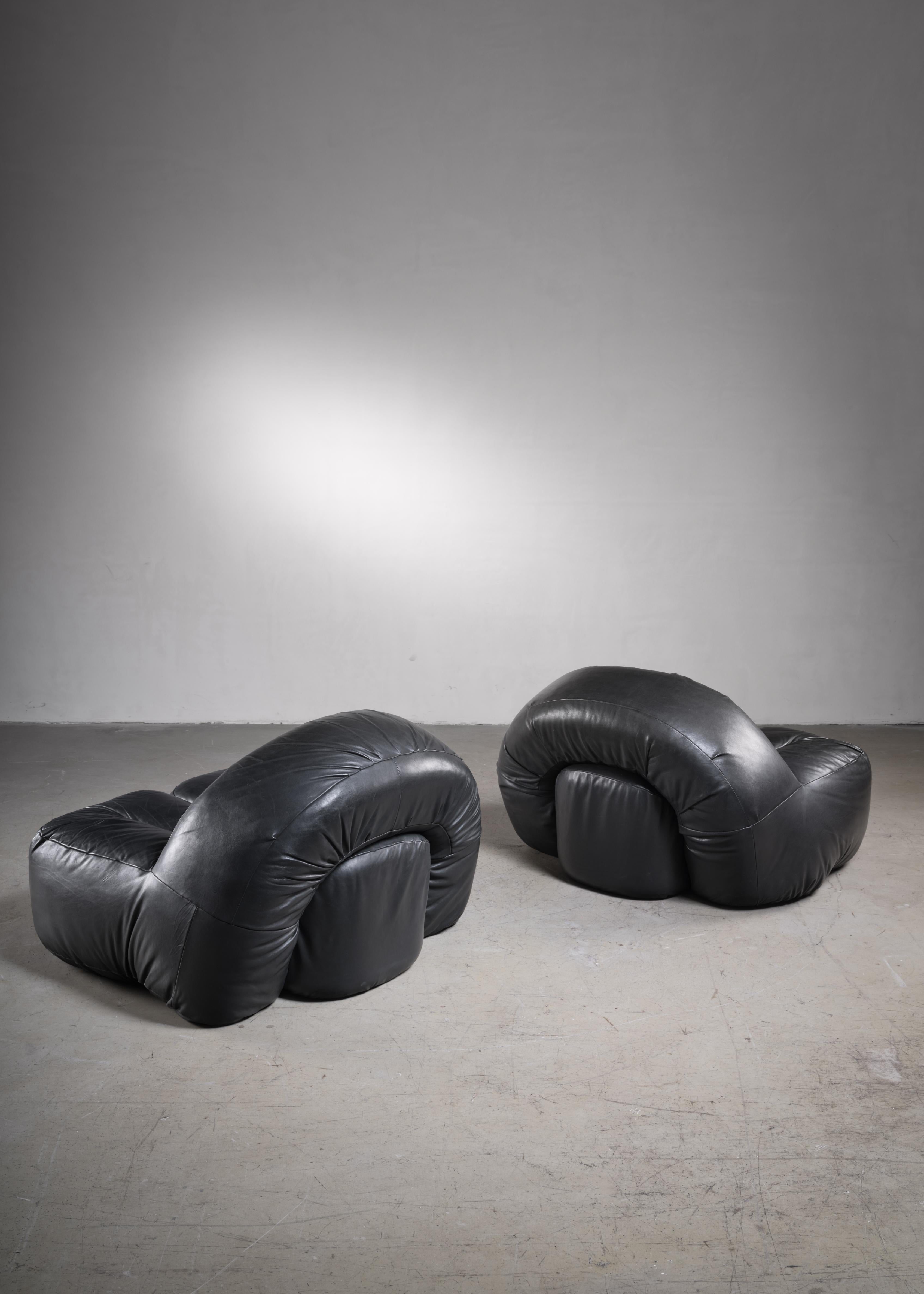 A pair of French lounge chairs made of black leather, attributed to Raphael Raffel.

The filling of the chairs has been replaced in our in-house atelier and the original leather is in an excellent condition.