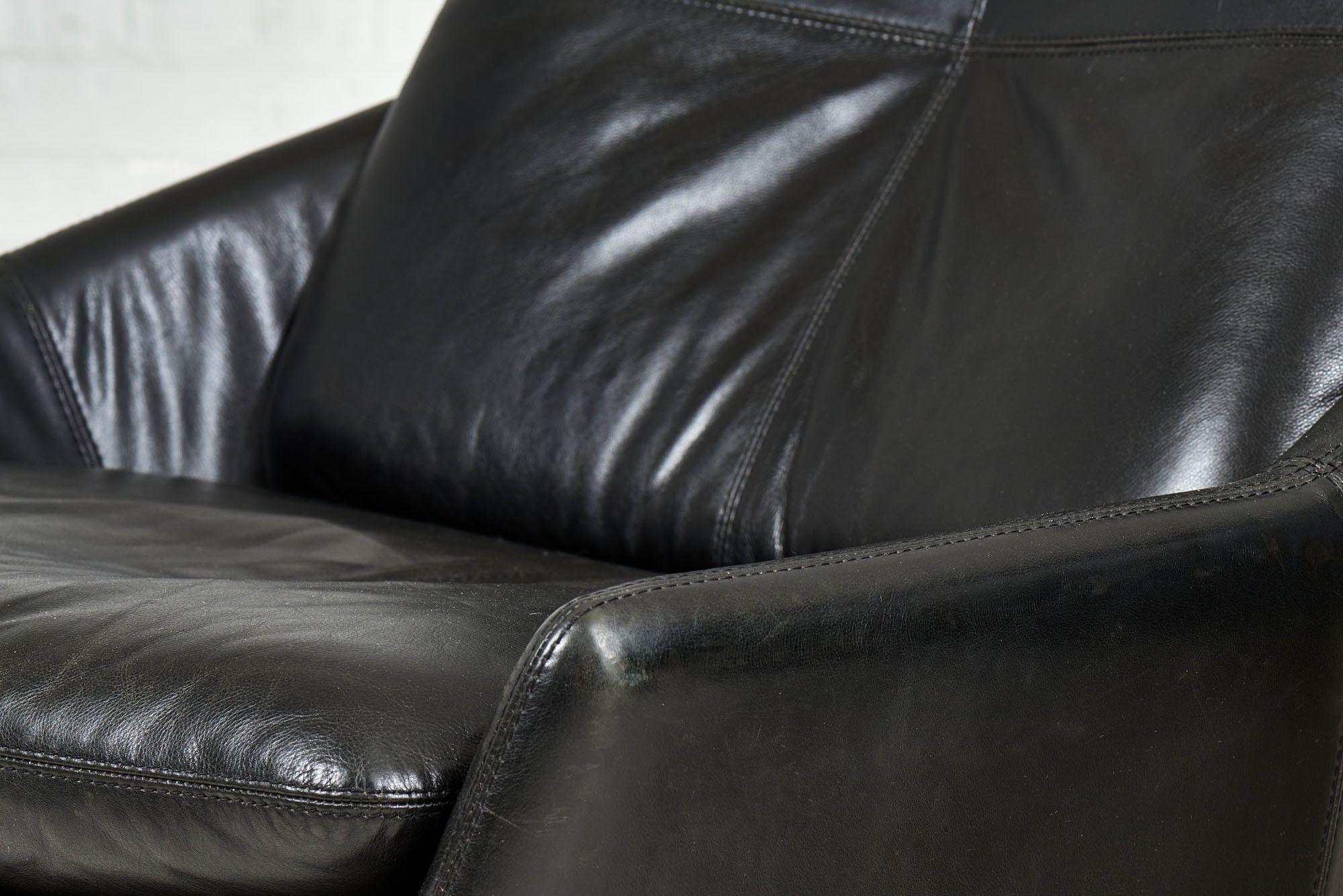 Black Leather Lounge Chairs with Calacatta Marble Bases, 1970 For Sale 4
