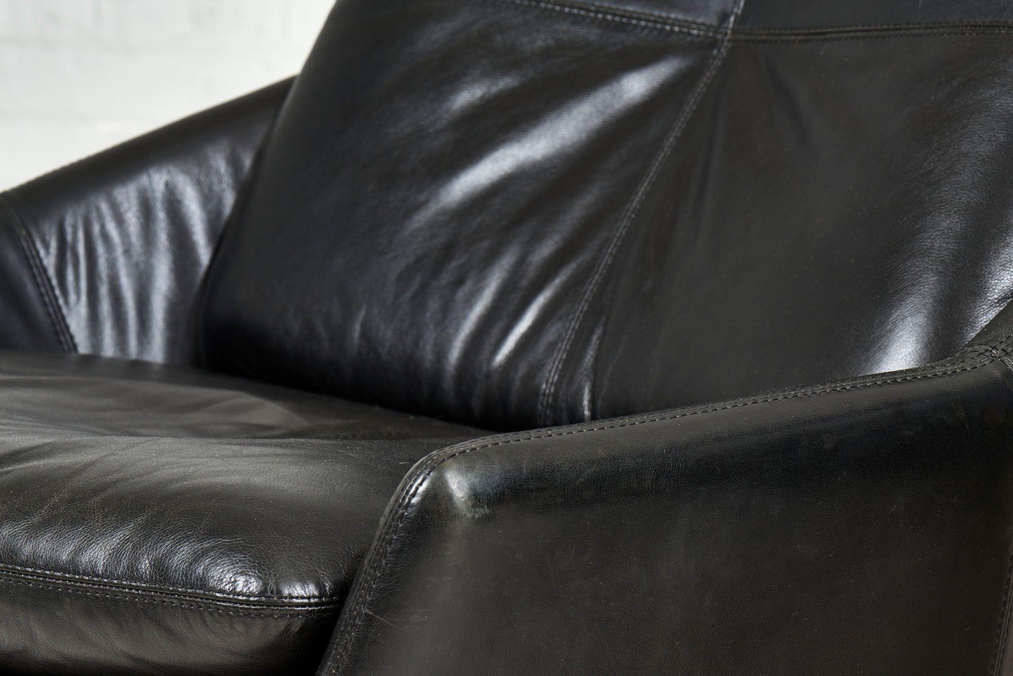 Black Leather Lounge Chairs with Calacutta Marble Bases, 1970 For Sale 4