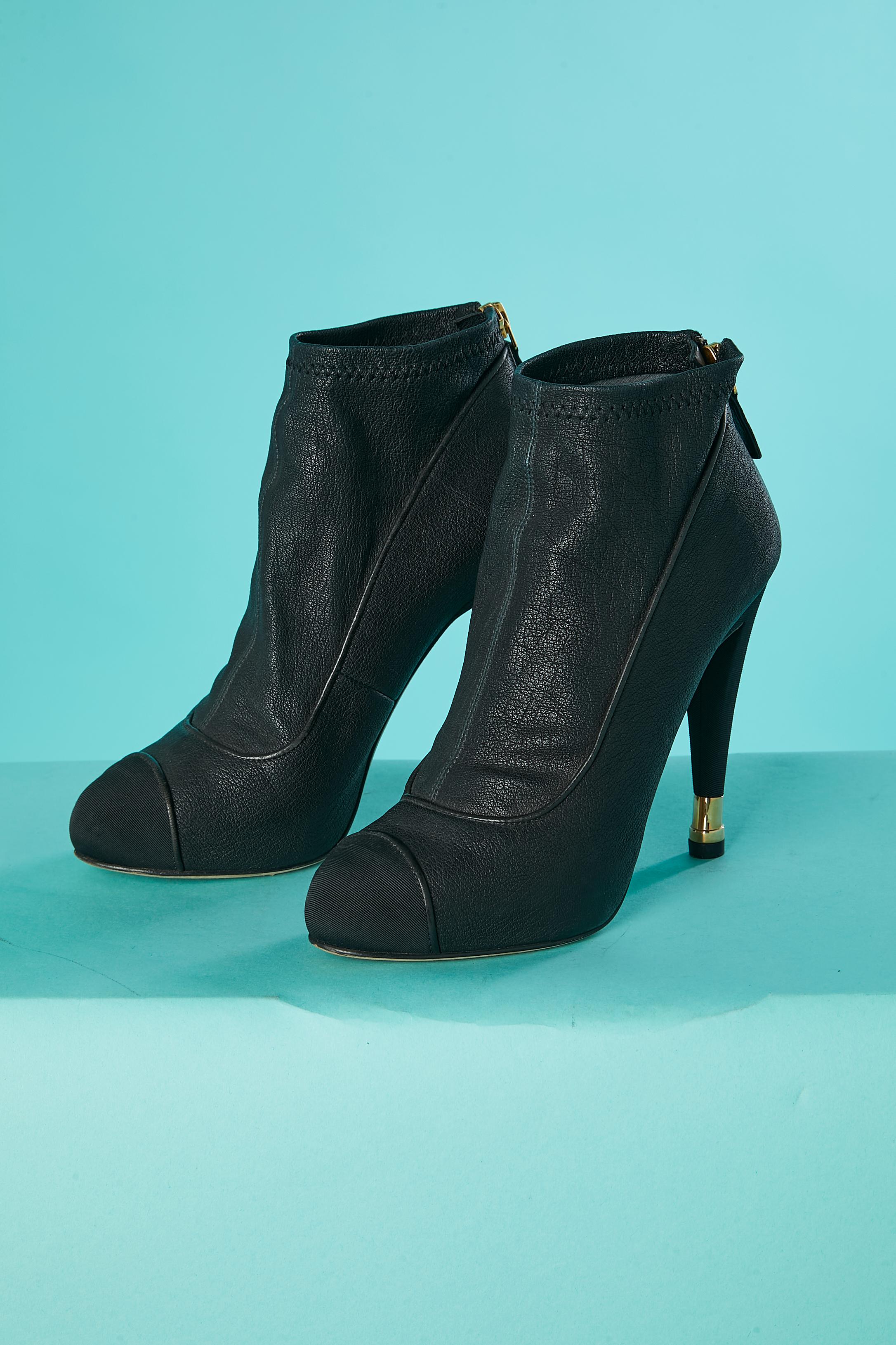 Black leather low boots with inside platform and metallic details on heel.Zip on the middle top back. Cut-work and leather piping.
Heel height : 11 cm
Inside Platform : 2 cm
SHOE SIZE : 36 