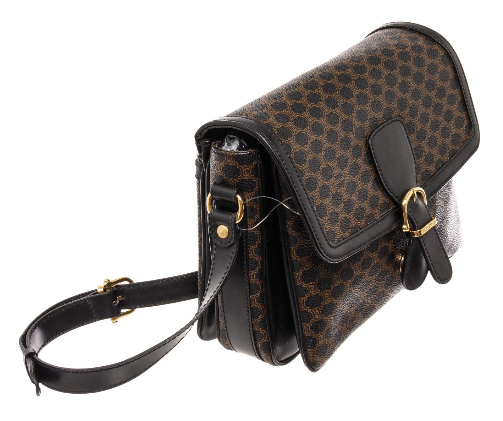 Black leather Macadam pattern Celine shoulder bag with gold-tone hardware, trim leather, interior zip pocket, shoulder strap and magnetic closure.

59035MSC