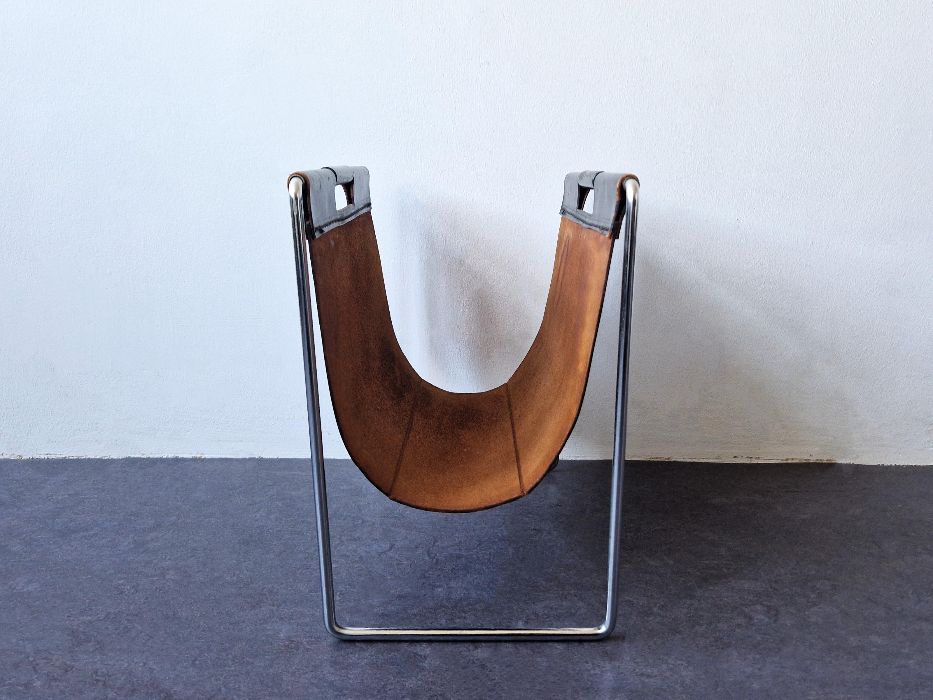 Black leather magazine holder by Brabantia, The Netherlands 1960's In Good Condition For Sale In Steenwijk, NL
