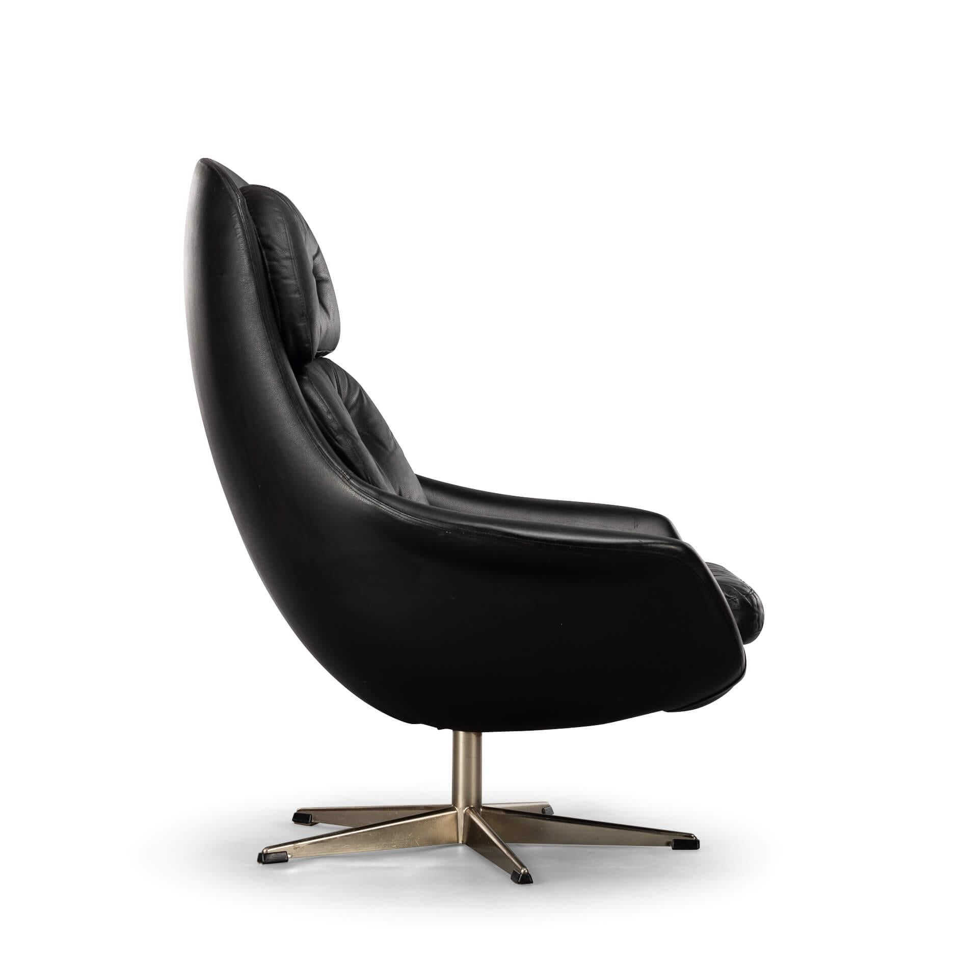 Danish Black Leather Mid-Century Modern Swivel Chair by H.W. Klein for Bramin, 1960s For Sale