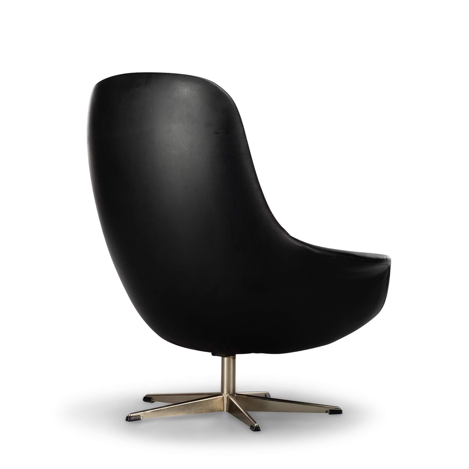 Black Leather Mid-Century Modern Swivel Chair by H.W. Klein for Bramin, 1960s In Good Condition For Sale In Breda, Netherlands