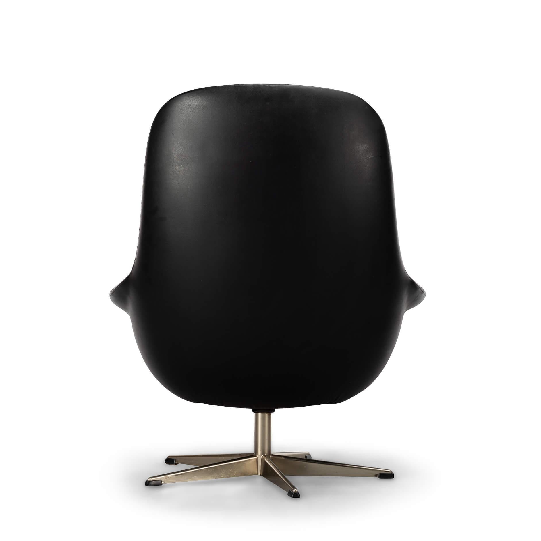 Mid-20th Century Black Leather Mid-Century Modern Swivel Chair by H.W. Klein for Bramin, 1960s For Sale
