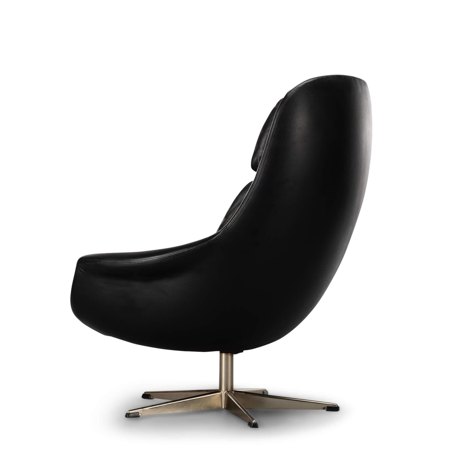 Black Leather Mid-Century Modern Swivel Chair by H.W. Klein for Bramin, 1960s For Sale 1