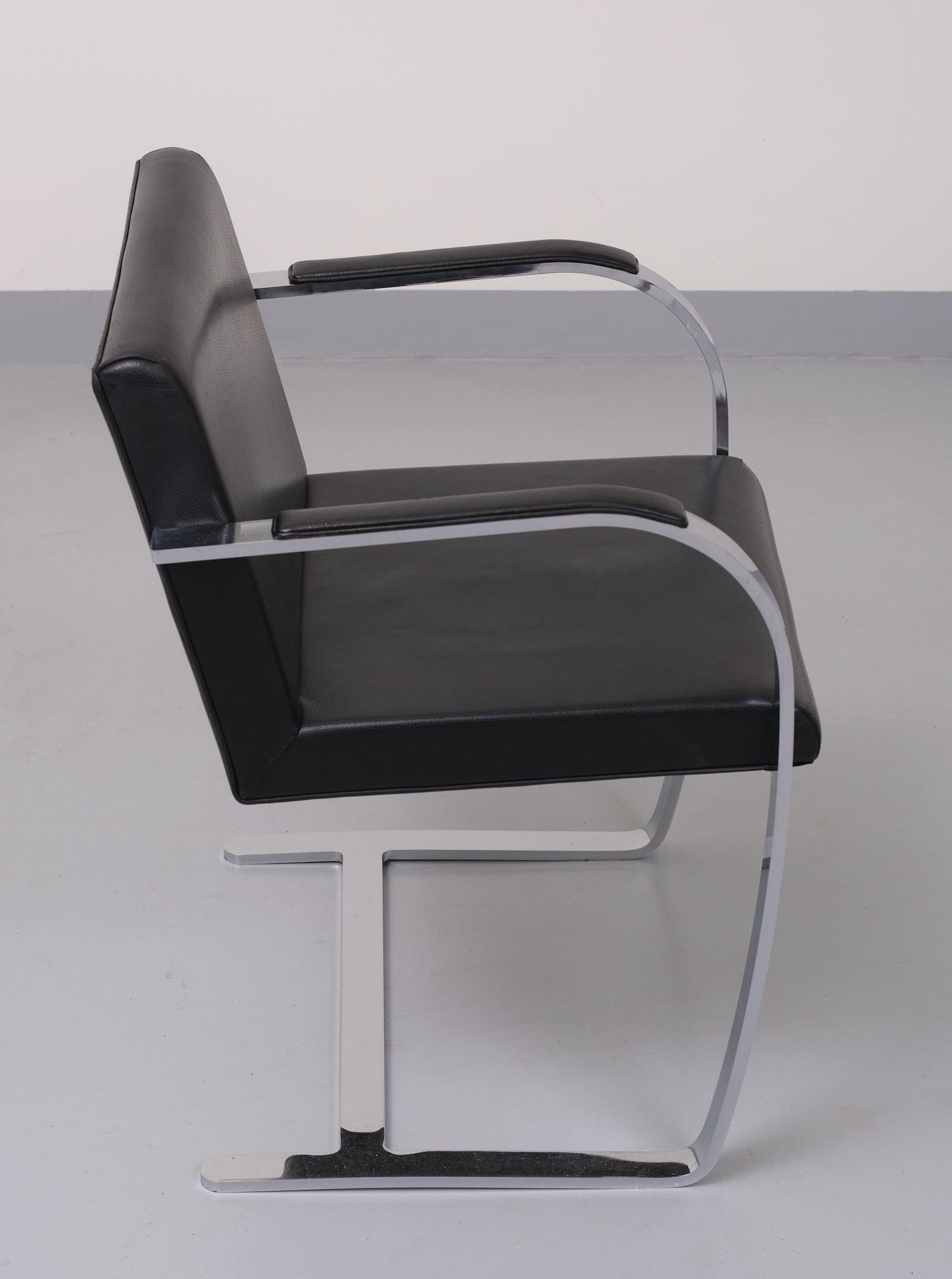 Black Leather Mies van der Rohe Brno Chair  In Good Condition For Sale In Den Haag, NL