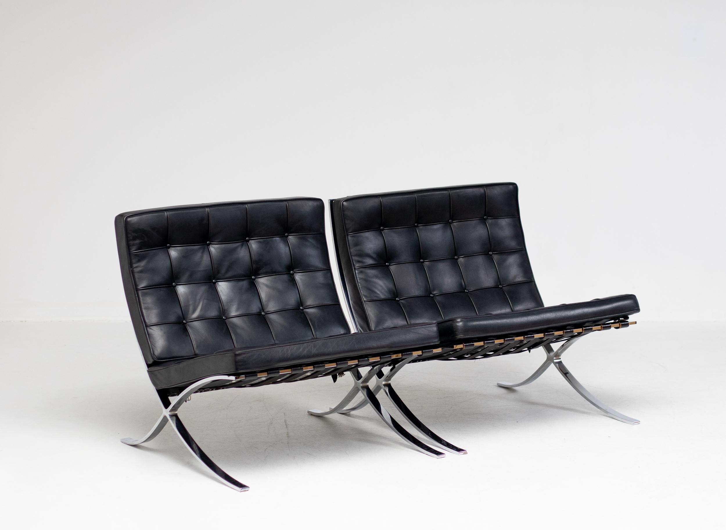 Mies van der Rohe für Knoll Barcelona Stühle, schwarzes Leder, Satz von zwei zusammenpassenden Stühlen im Angebot 3